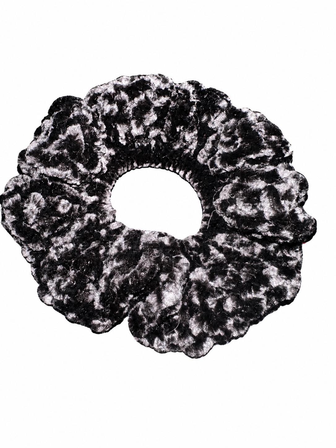 Crochet Velvet Scrunchie thumbnail 9