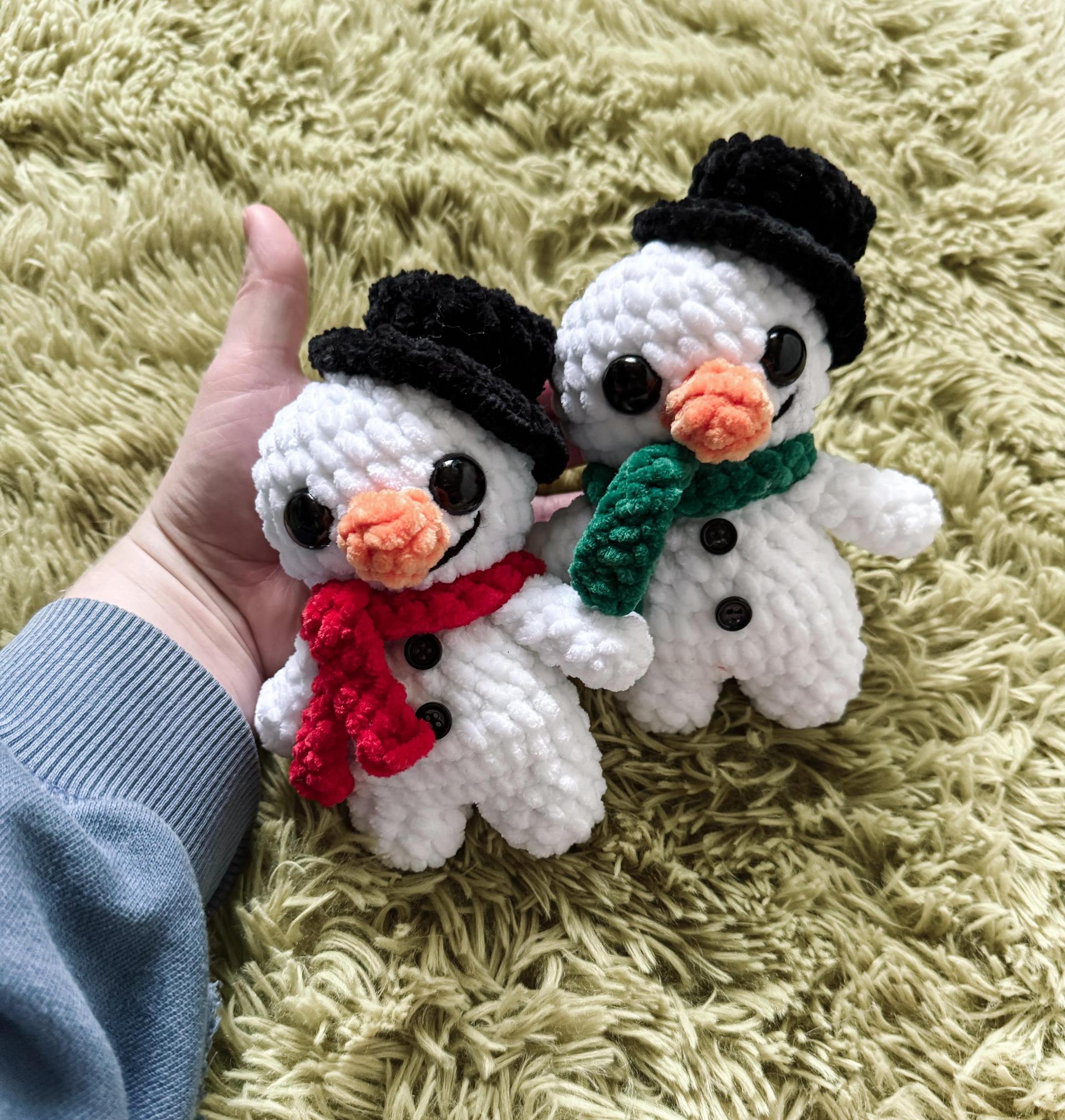 Crochet snowman pattern- low sew crochet pattern, Christmas pattern, amigurumi pattern, crochet pattern