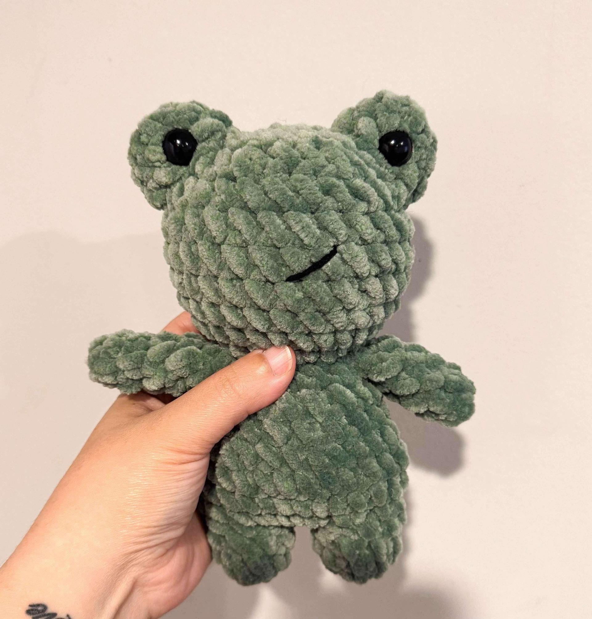 Itty belly frog- frog crochet pattern, crochet pattern, frog amigurumi, low sew thumbnail 6