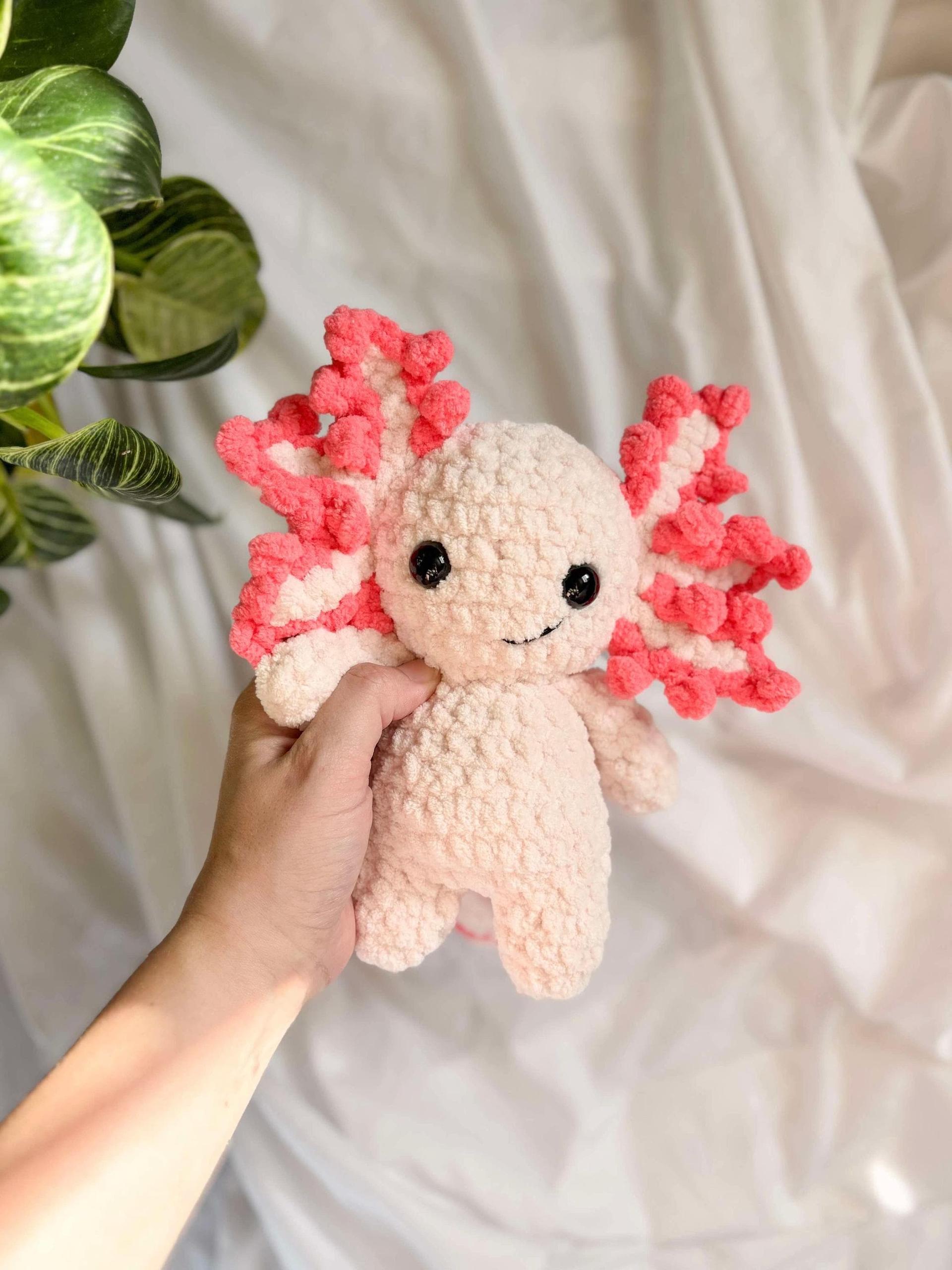 itty belly axolotl- crochet axolotl, axolotl pattern, axolotl amigurumi, pattern, amigurumi, low sew crochet pattern