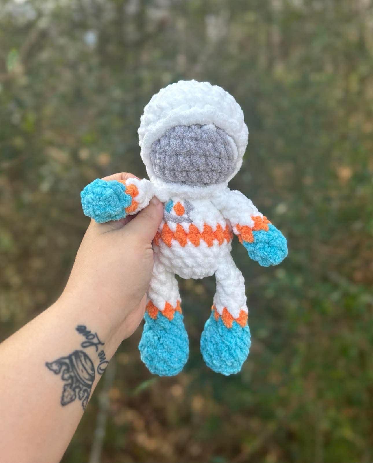 astronaut | doll, astronaut, amigurumi pattern, doll crochet, PDF pattern, low sew, plush yarn, crochet pattern, space, thumbnail 5