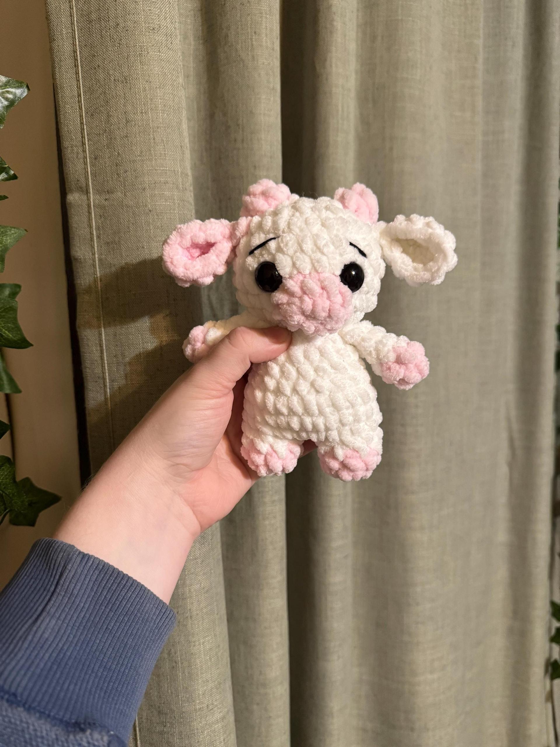itty belly cow- crochet cow, cow pattern, cow amigurumi, pattern, amigurumi, low sew crochet pattern