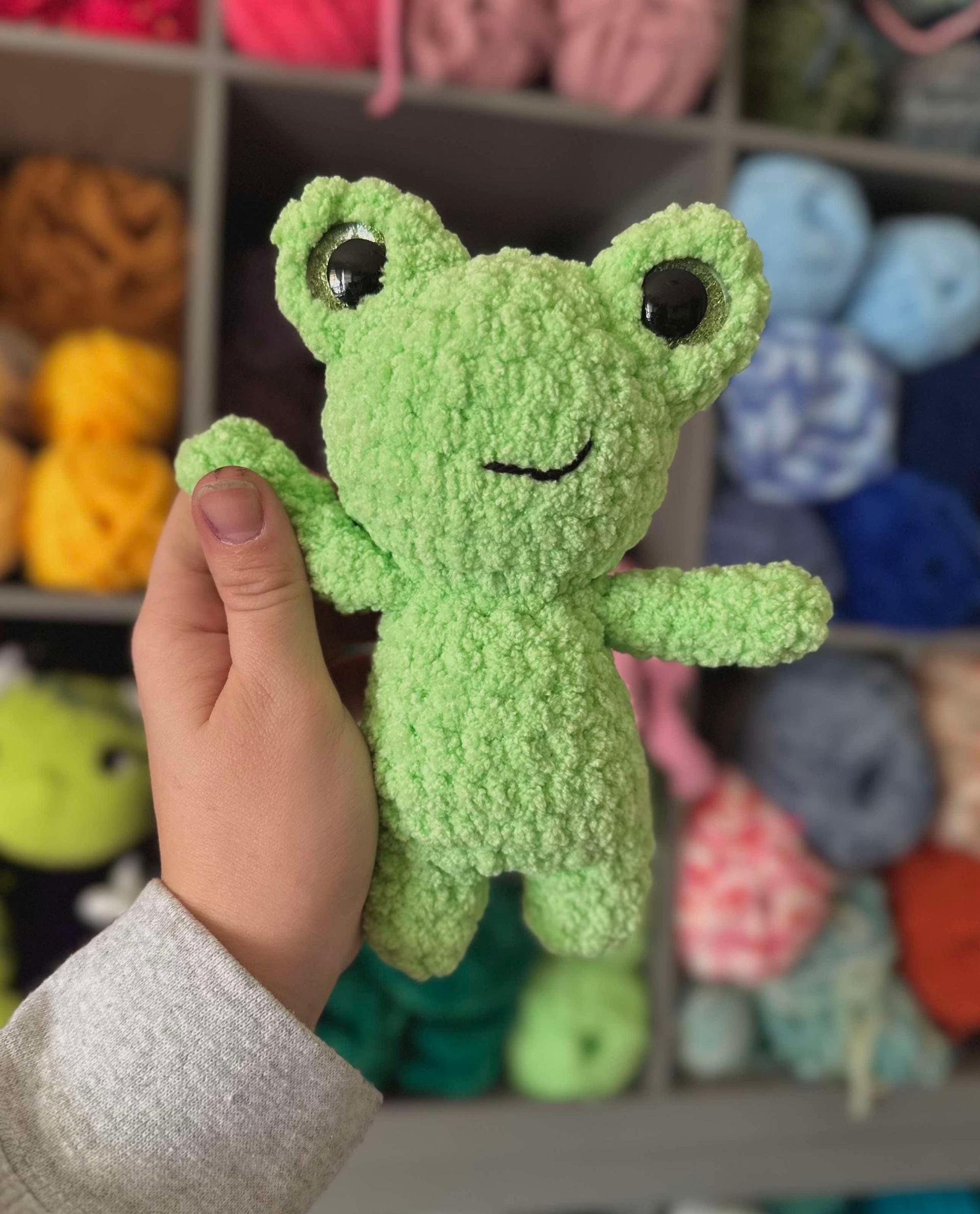 Itty belly frog- frog crochet pattern, crochet pattern, frog amigurumi, low sew thumbnail 4
