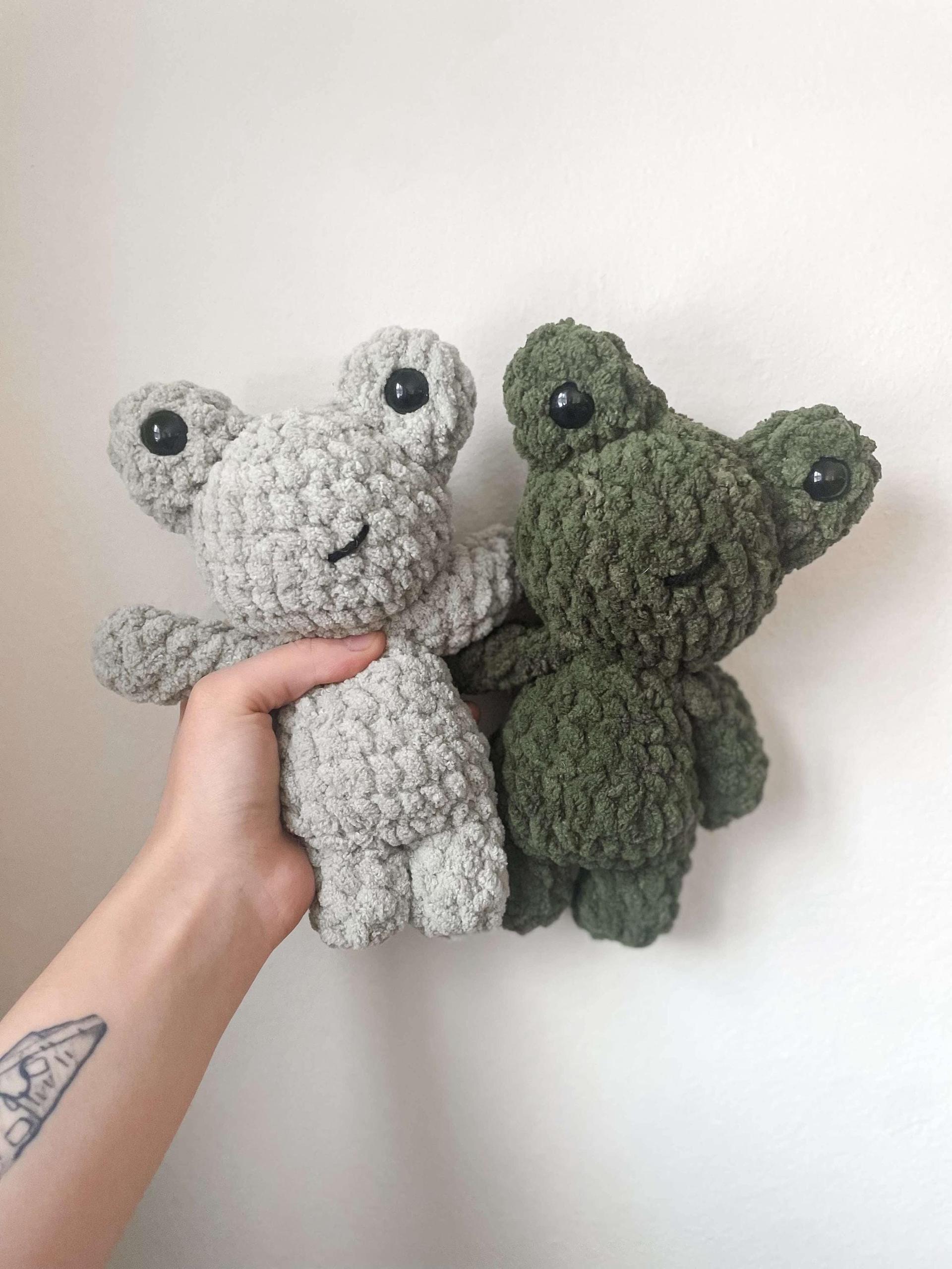 Itty belly frog- frog crochet pattern, crochet pattern, frog amigurumi, low sew thumbnail 3