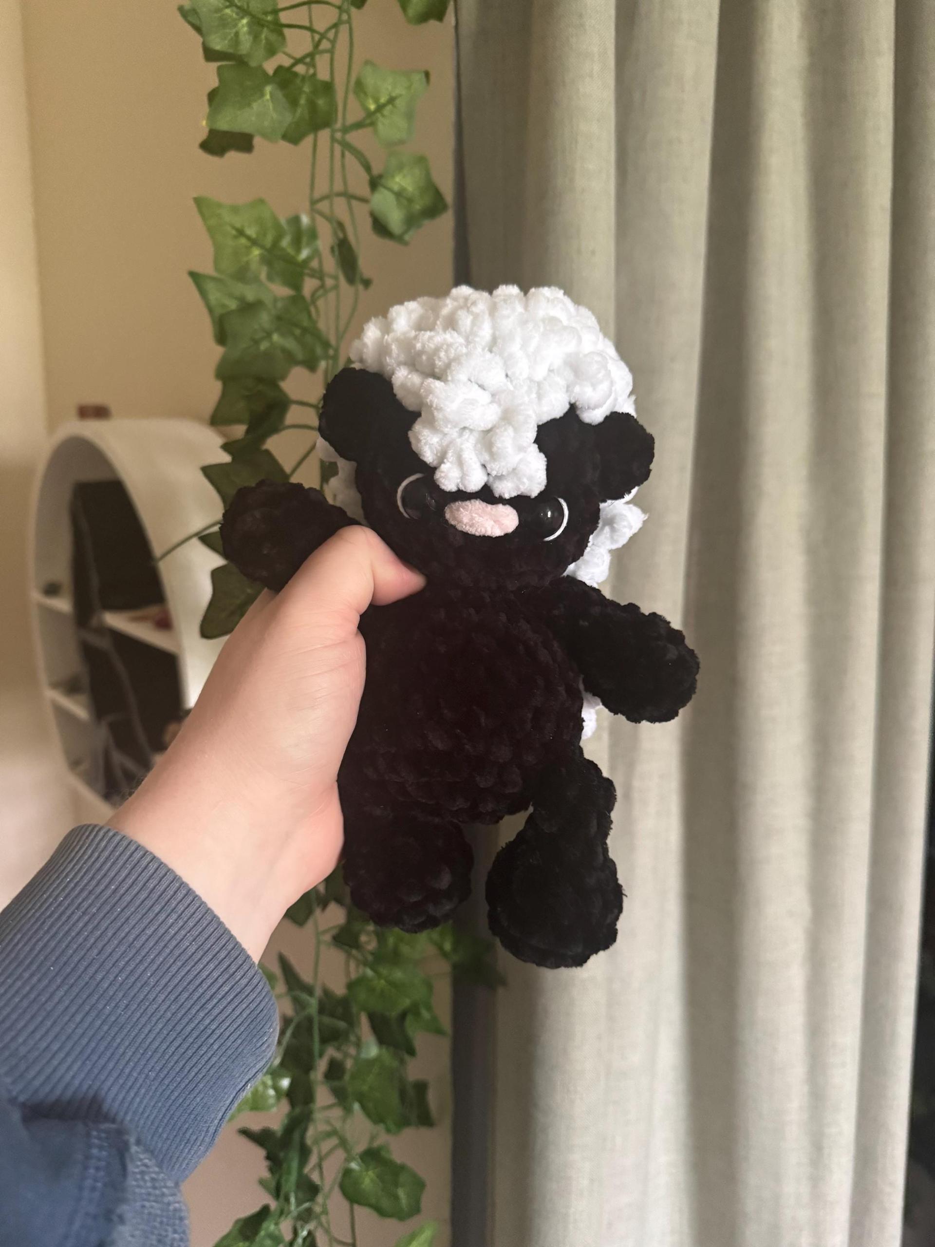 stinker the skunk | amigurumi skunk pattern, low sew, crochet pattern, crochet skunk, woodland crochet pattern, crochet