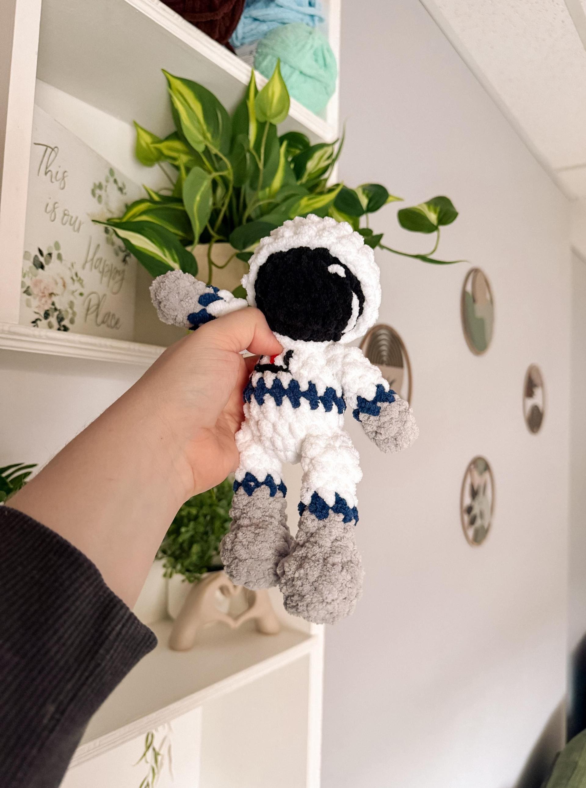 astronaut | doll, astronaut, amigurumi pattern, doll crochet, PDF pattern, low sew, plush yarn, crochet pattern, space,