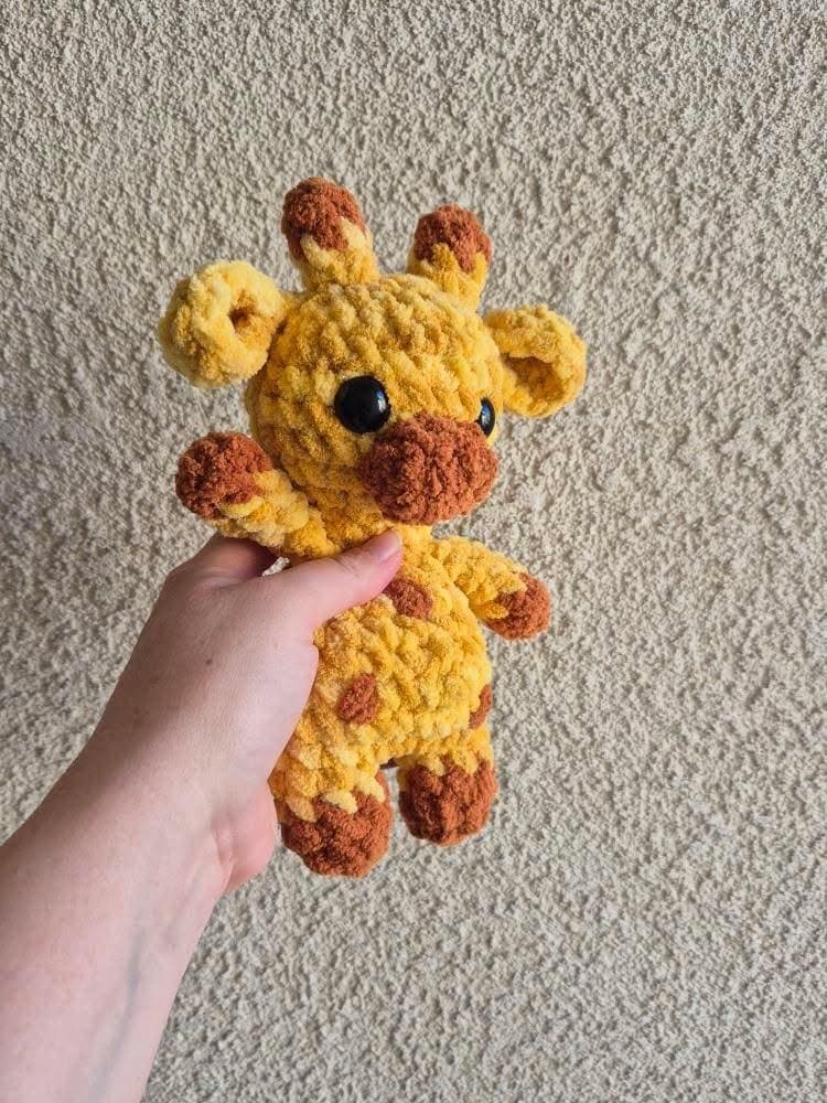 Itty belly giraffe- giraffe crochet pattern, crochet pattern, giraffe, amigurumi, low sew, madelinemaeco, safari crochet thumbnail 4