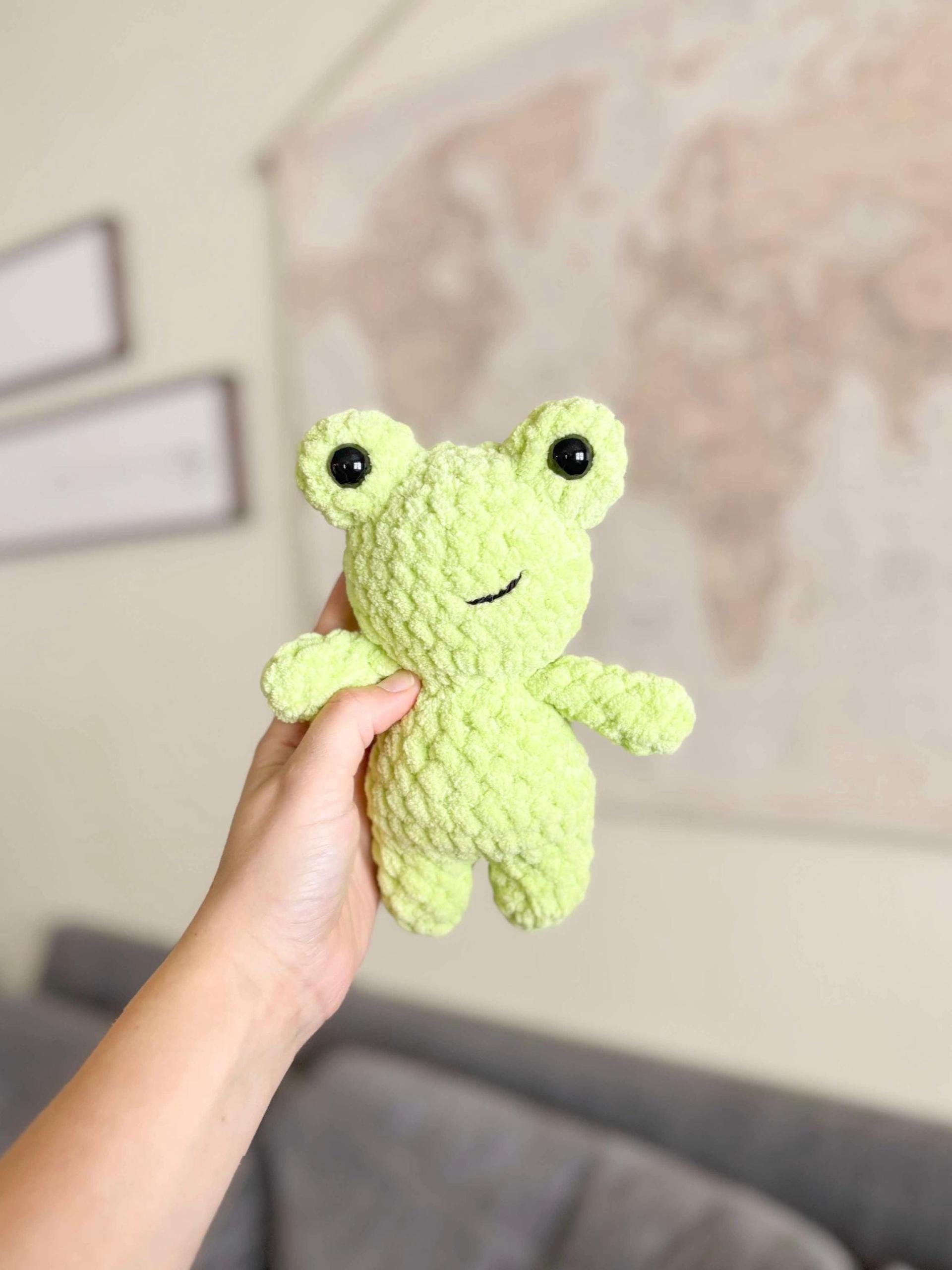 Itty belly frog- frog crochet pattern, crochet pattern, frog amigurumi, low sew thumbnail 2