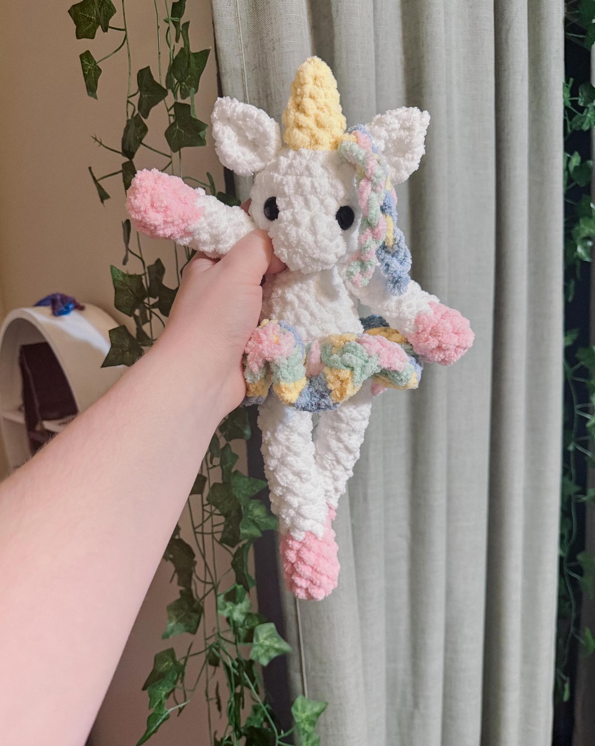 classic unicorn | crochet unicorn pattern, amigurumi unicorn pattern, removable clothes crochet, crochet pattern, amigurumi pattern, low sew