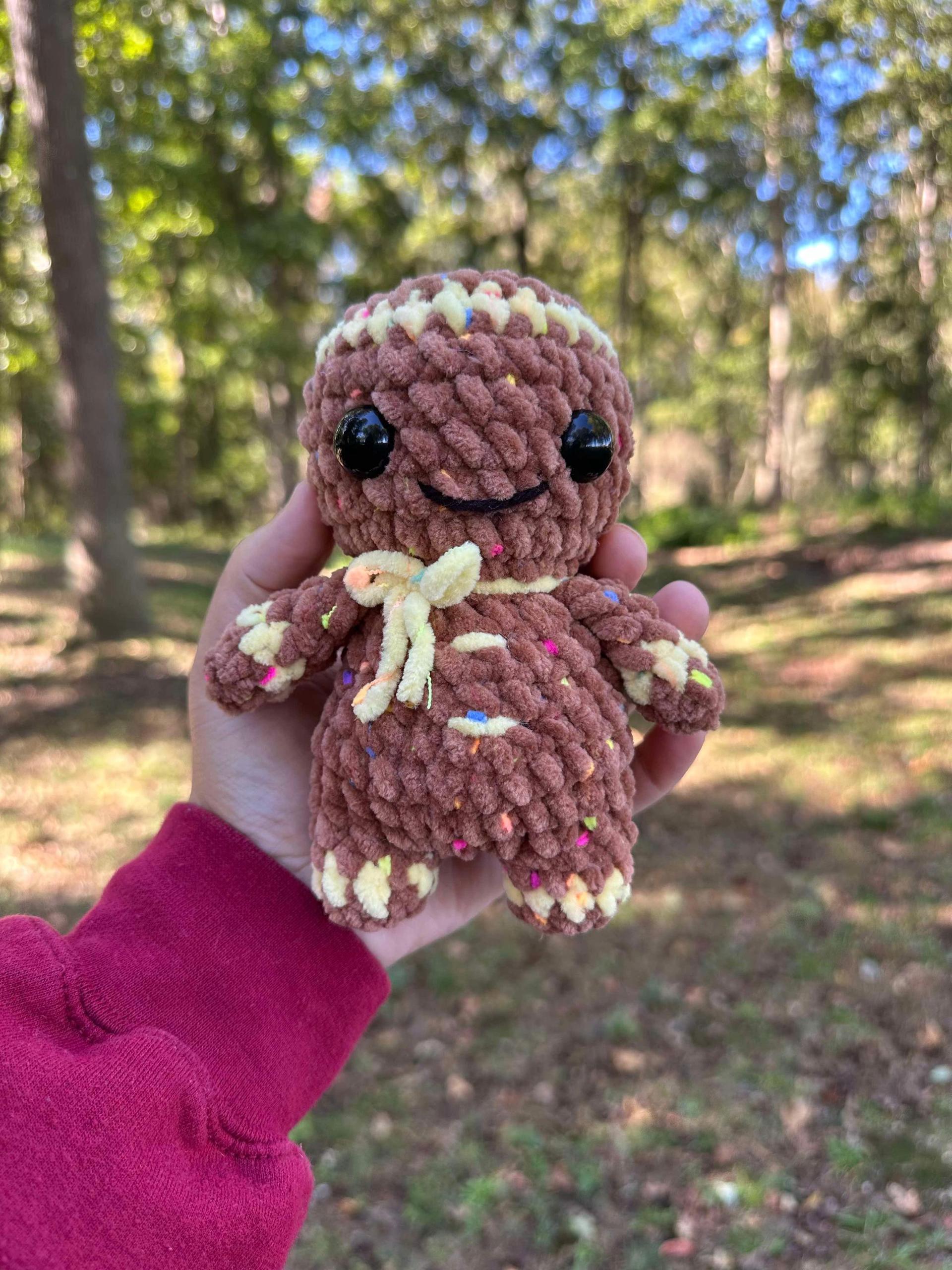 Crochet gingerbread man- crochet gingerbread, crochet pattern, Christmas pattern, crochet Christmas, amigurumi pattern, thumbnail 8