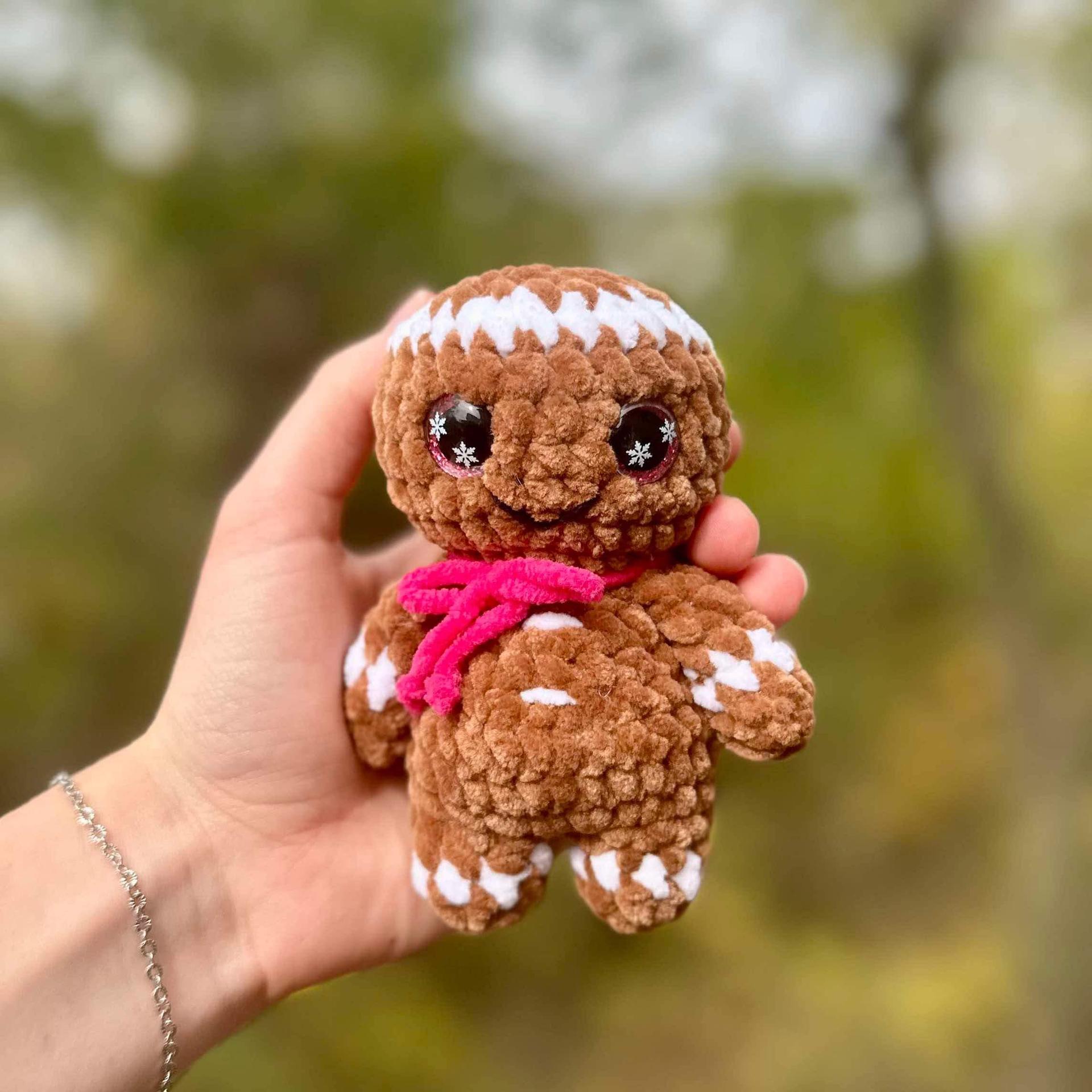 Crochet gingerbread man- crochet gingerbread, crochet pattern, Christmas pattern, crochet Christmas, amigurumi pattern, thumbnail 4