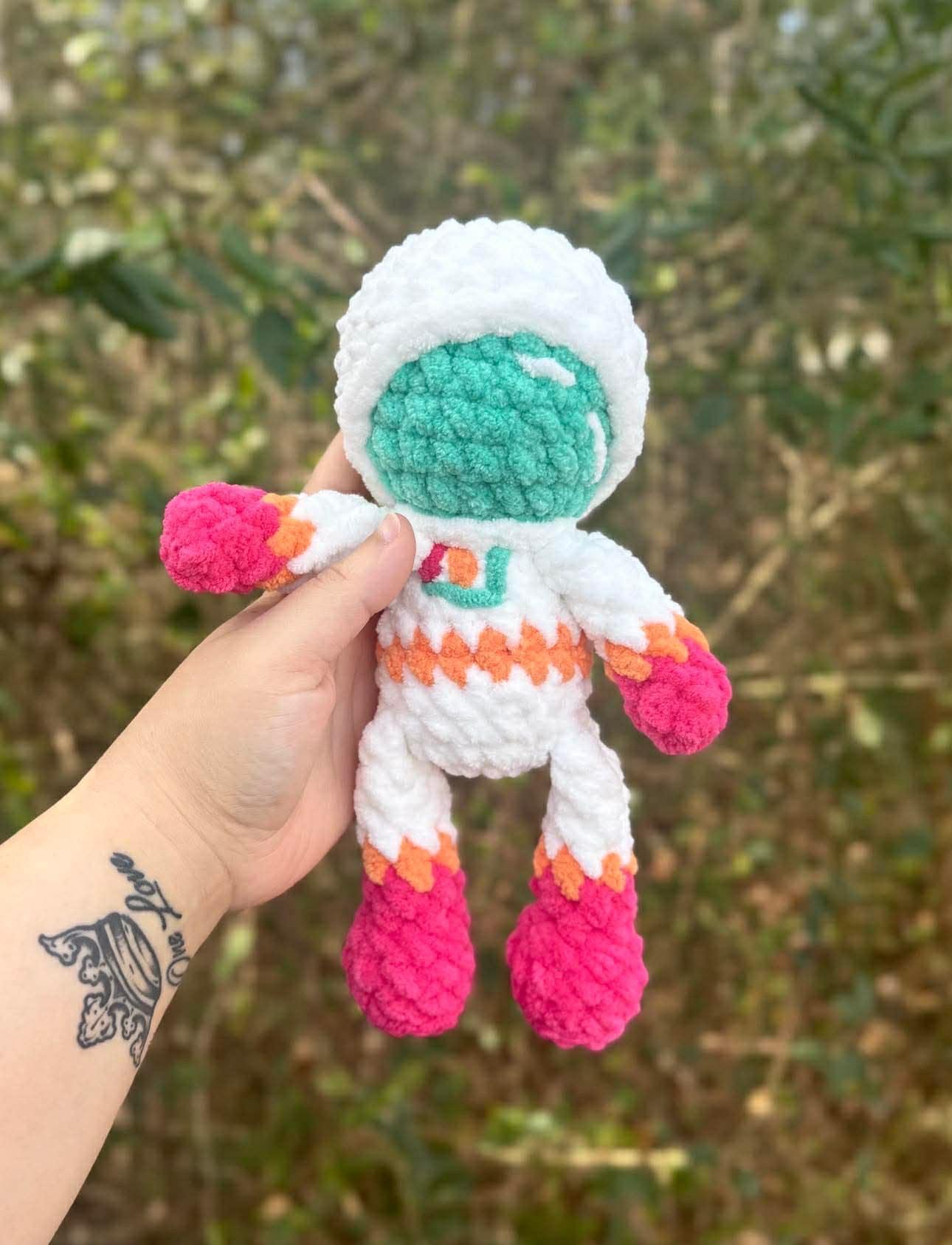 astronaut | doll, astronaut, amigurumi pattern, doll crochet, PDF pattern, low sew, plush yarn, crochet pattern, space, thumbnail 2