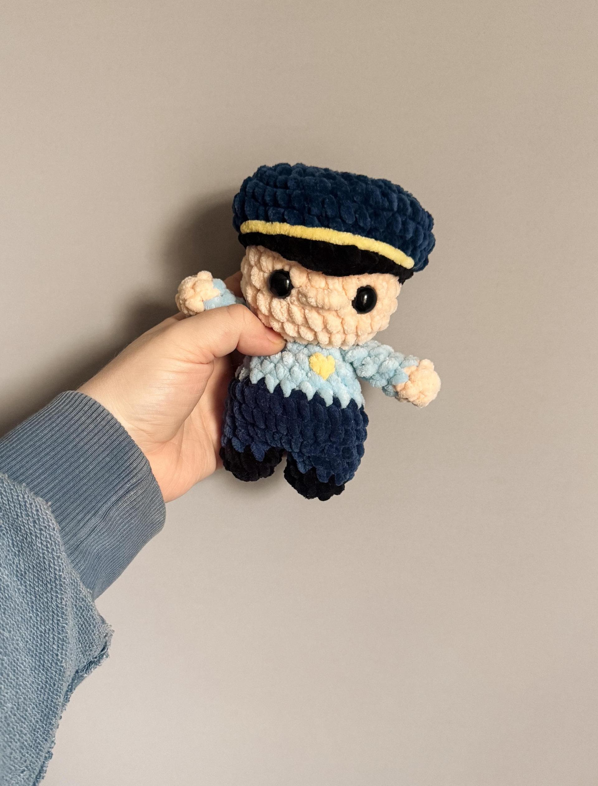 Crochet people, amigurumi policeman, crochet pattern, crochet police, crochet cop,