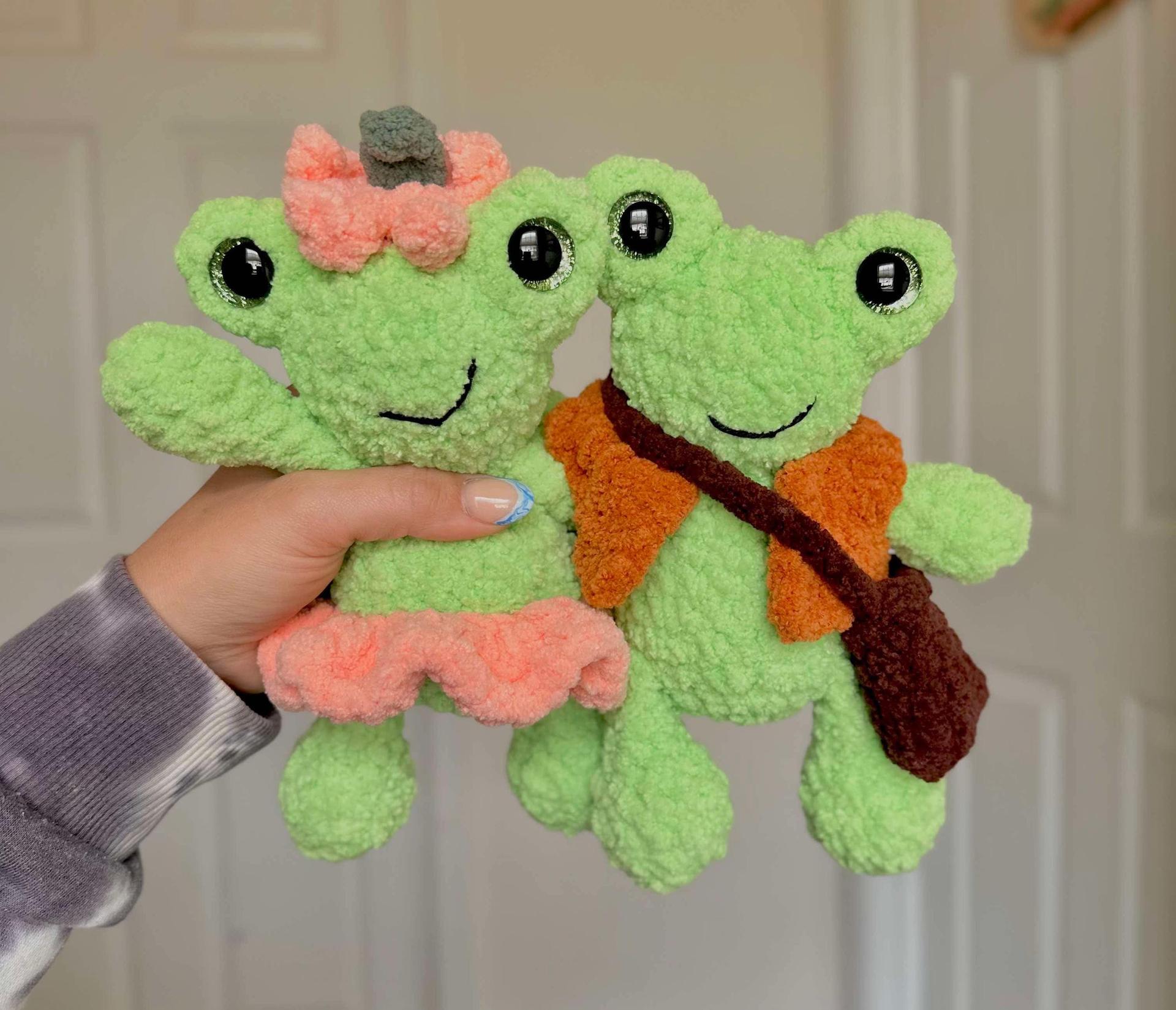 tad + lily the frog | 2-in-1, amigurumi frog pattern, low sew, crochet pattern, spring crochet, crochet chunky yarn pattern, madelinemaeco thumbnail 4