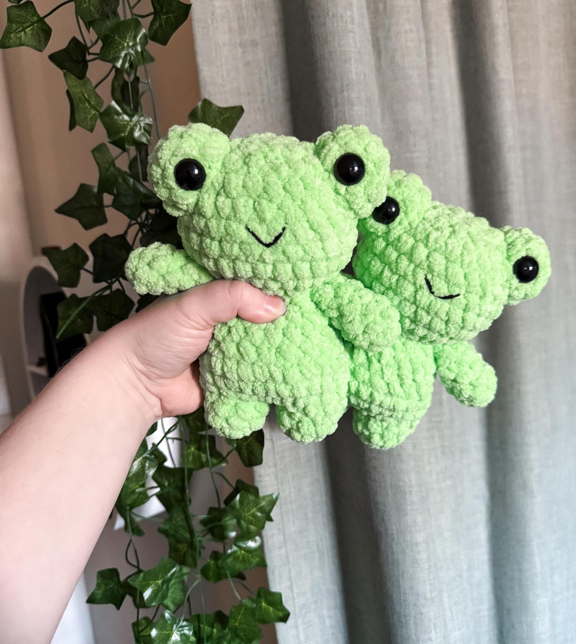 Itty belly frog- frog crochet pattern, crochet pattern, frog amigurumi, low sew