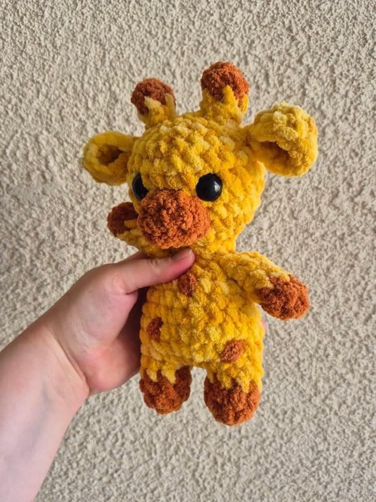 Itty belly giraffe- giraffe crochet pattern, crochet pattern, giraffe, amigurumi, low sew, madelinemaeco, safari crochet thumbnail 2
