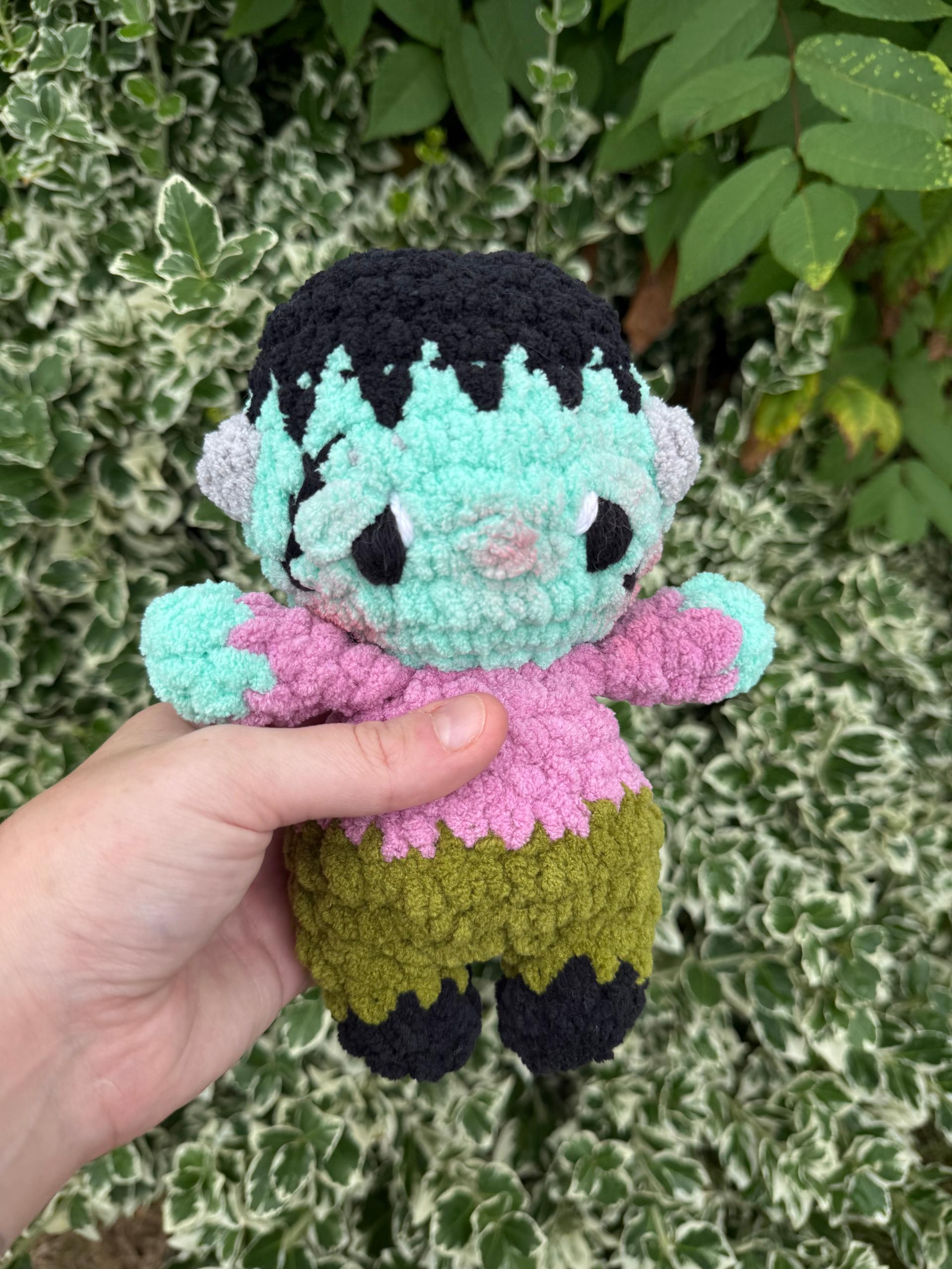 itty belly Frankenstein- crochet pattern, Halloween amigurumi, no sew, Frankenstein thumbnail 4