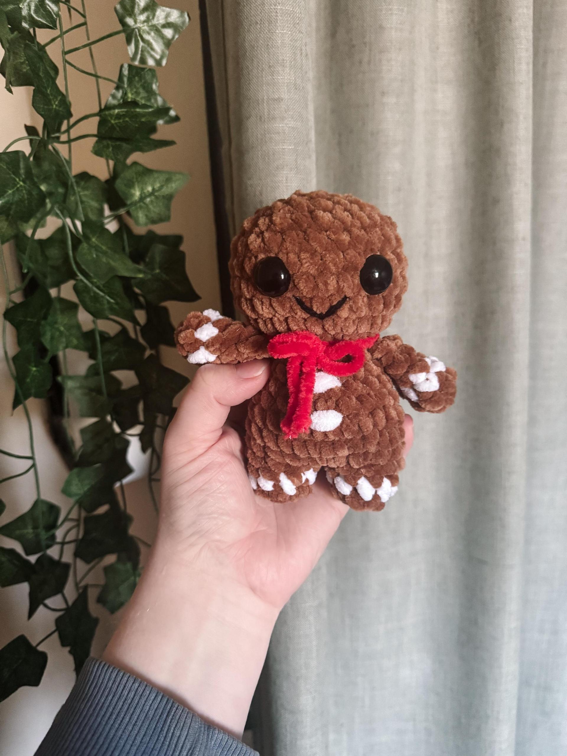Crochet gingerbread man- crochet gingerbread, crochet pattern, Christmas pattern, crochet Christmas, amigurumi pattern, thumbnail 2