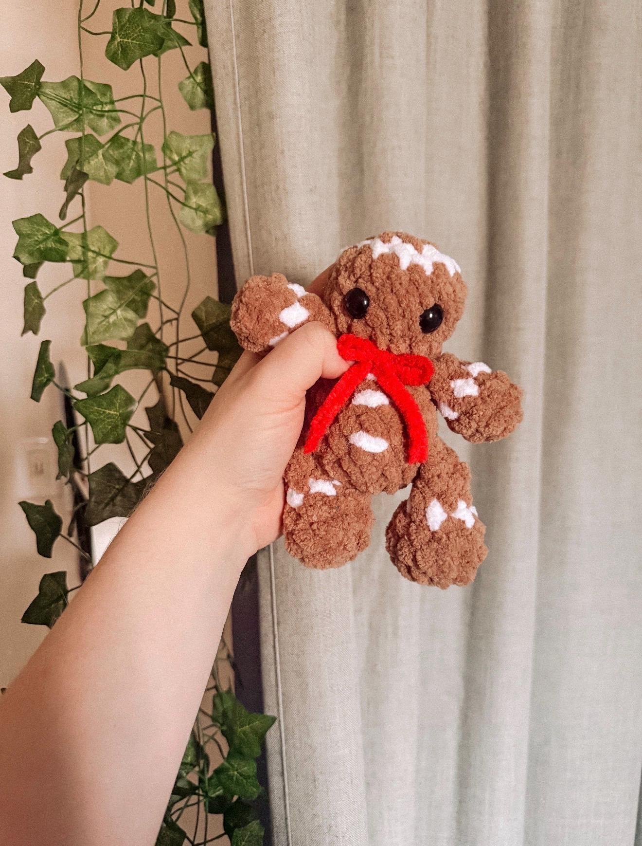 Crochet gingerbread pattern- no sew crochet pattern, Christmas pattern, amigurumi pattern, crochet pattern