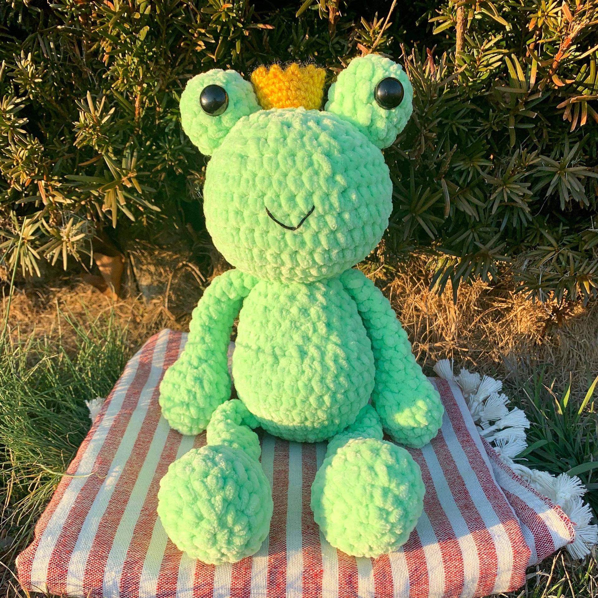 Finley Frog Pattern- frog amigurumi, crochet frog, frog pattern, crochet pattern, spring crochet pattern, frog prince c