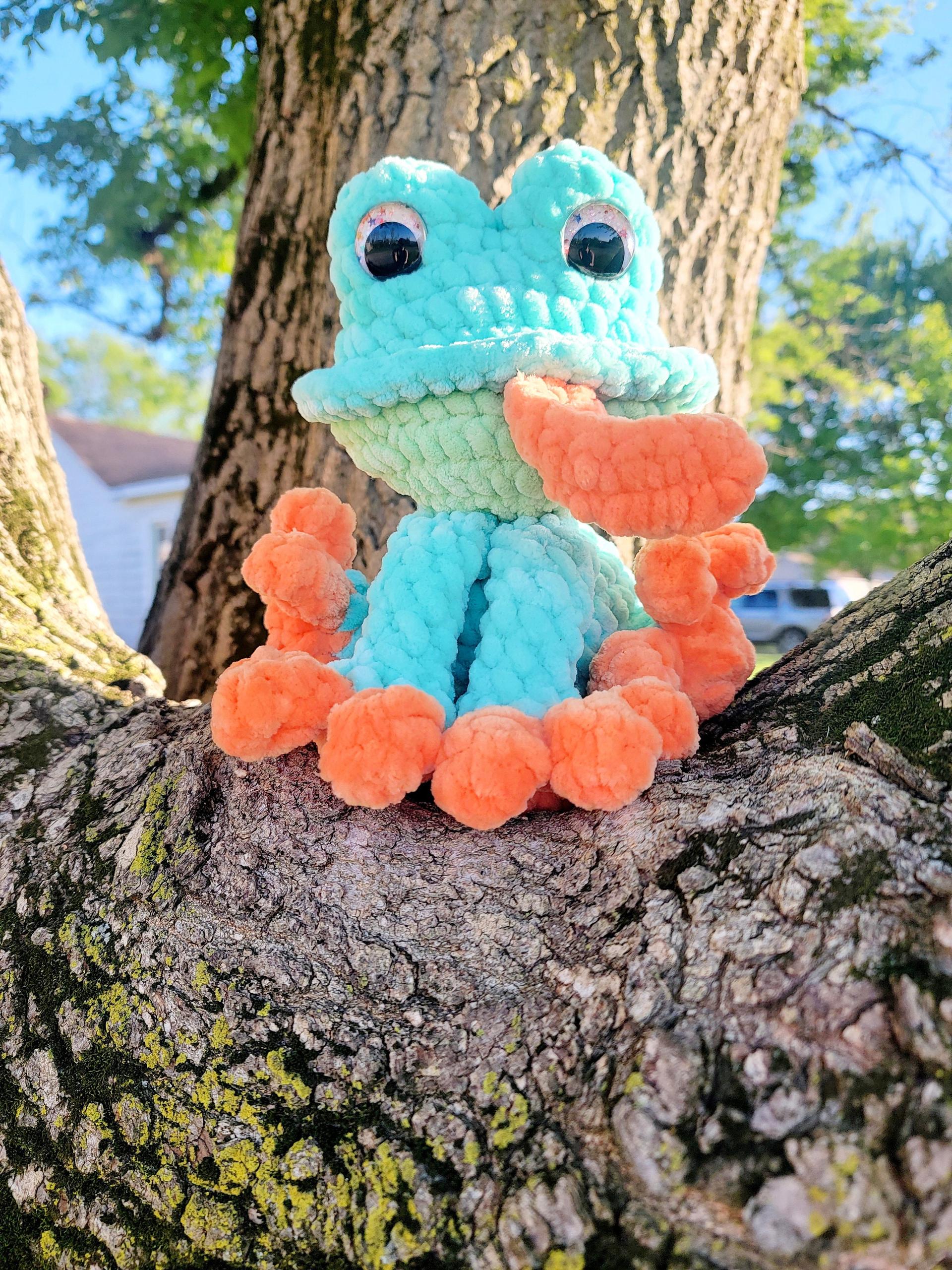 Crochet Frankie the Frog thumbnail 2