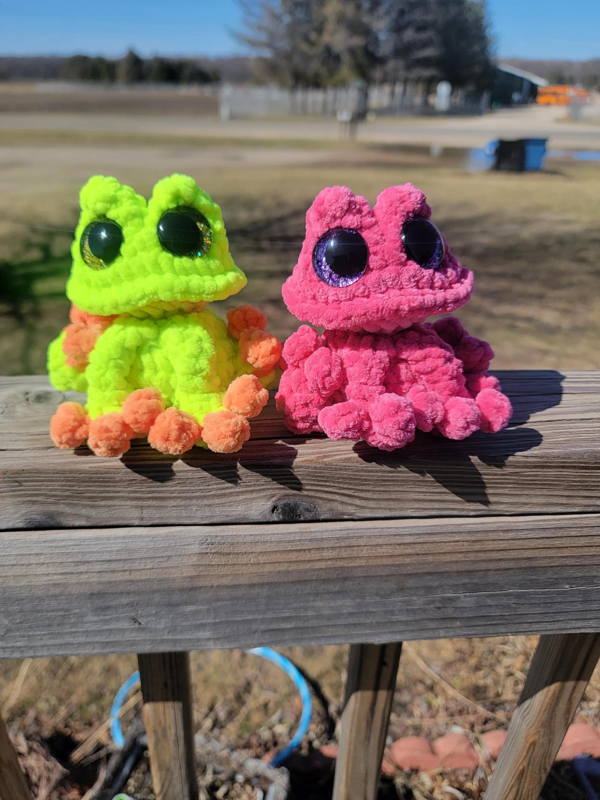 Puddles the mini crochet frog