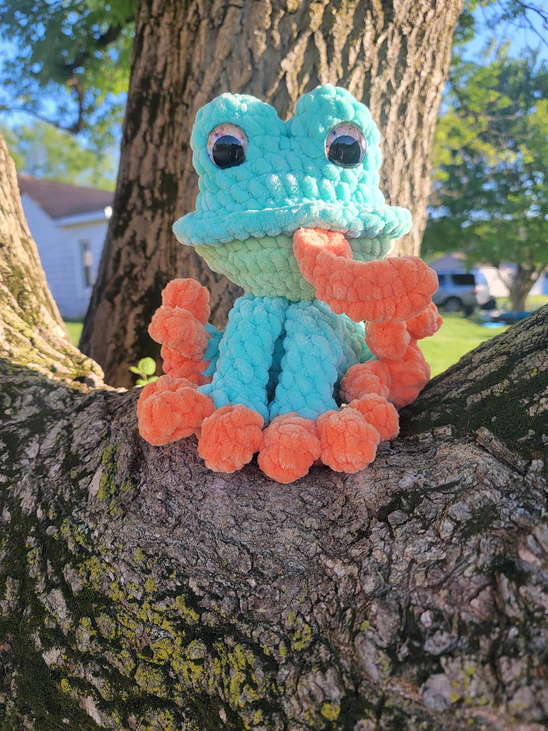 Crochet Frankie the Frog thumbnail 3