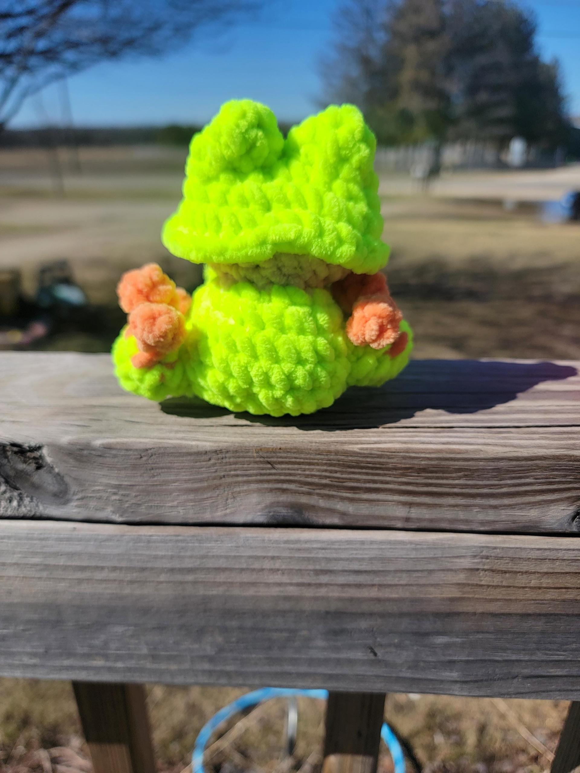 Puddles the mini crochet frog thumbnail 5