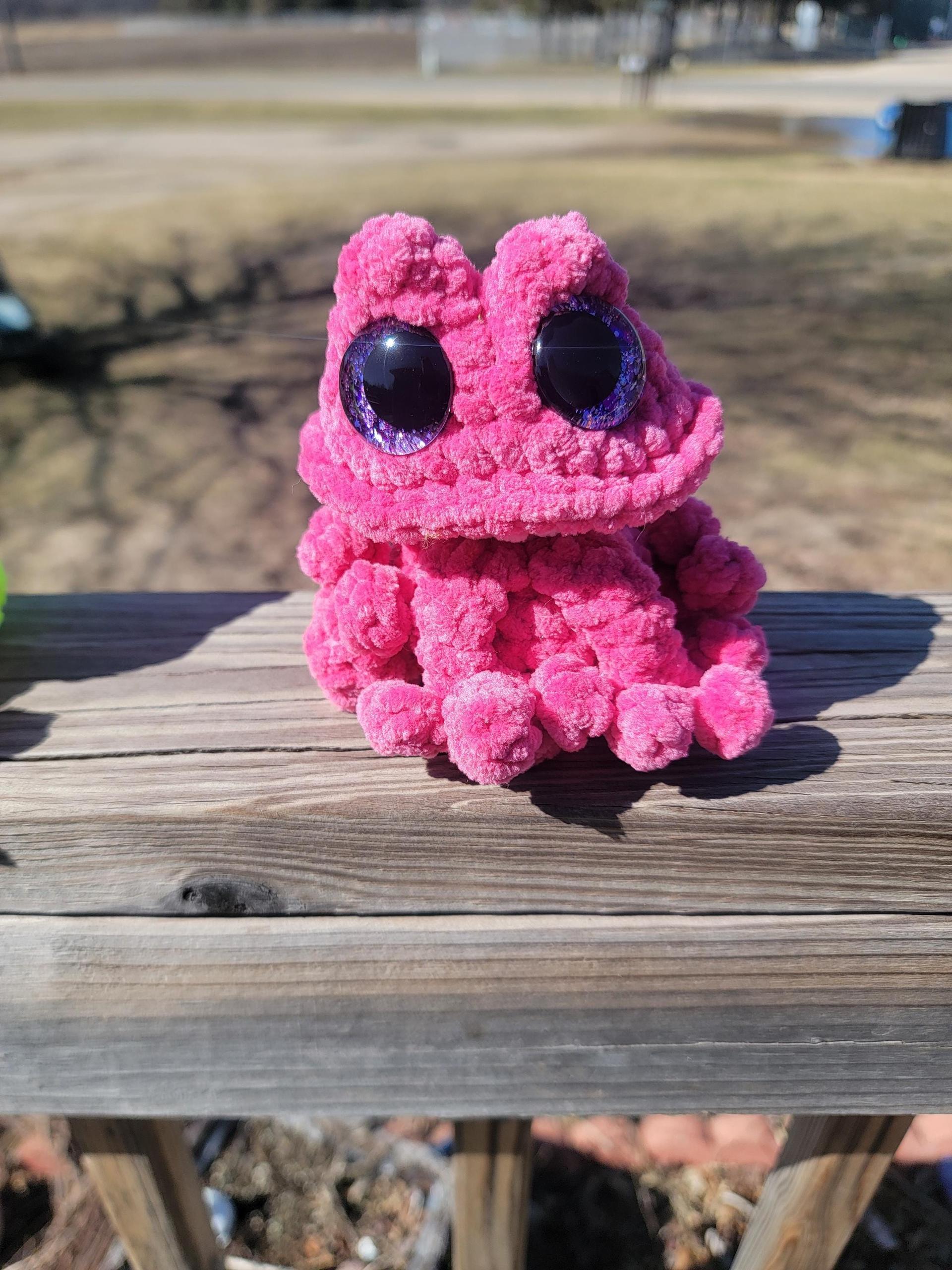 Puddles the mini crochet frog thumbnail 2