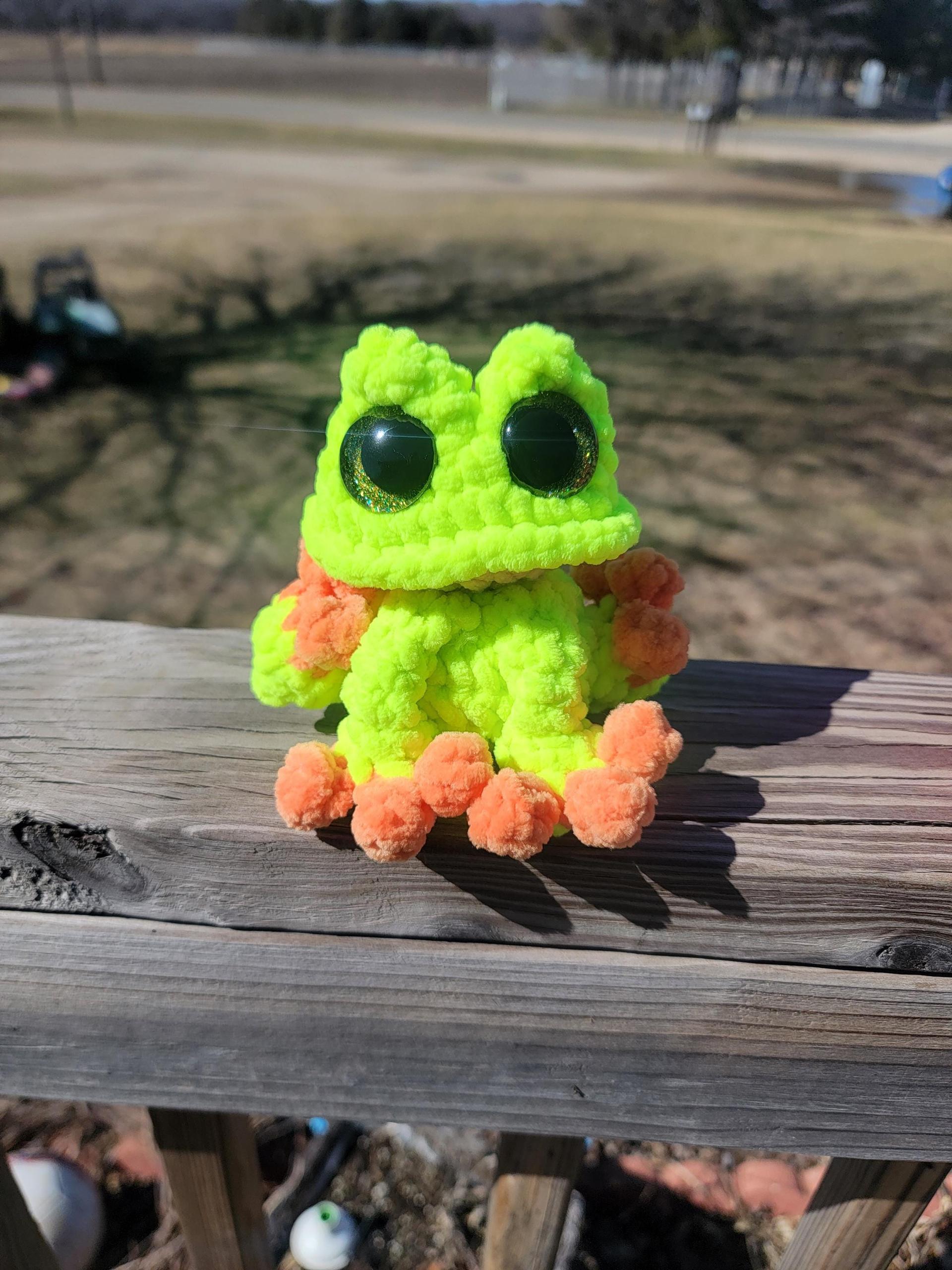 Puddles the mini crochet frog thumbnail 3