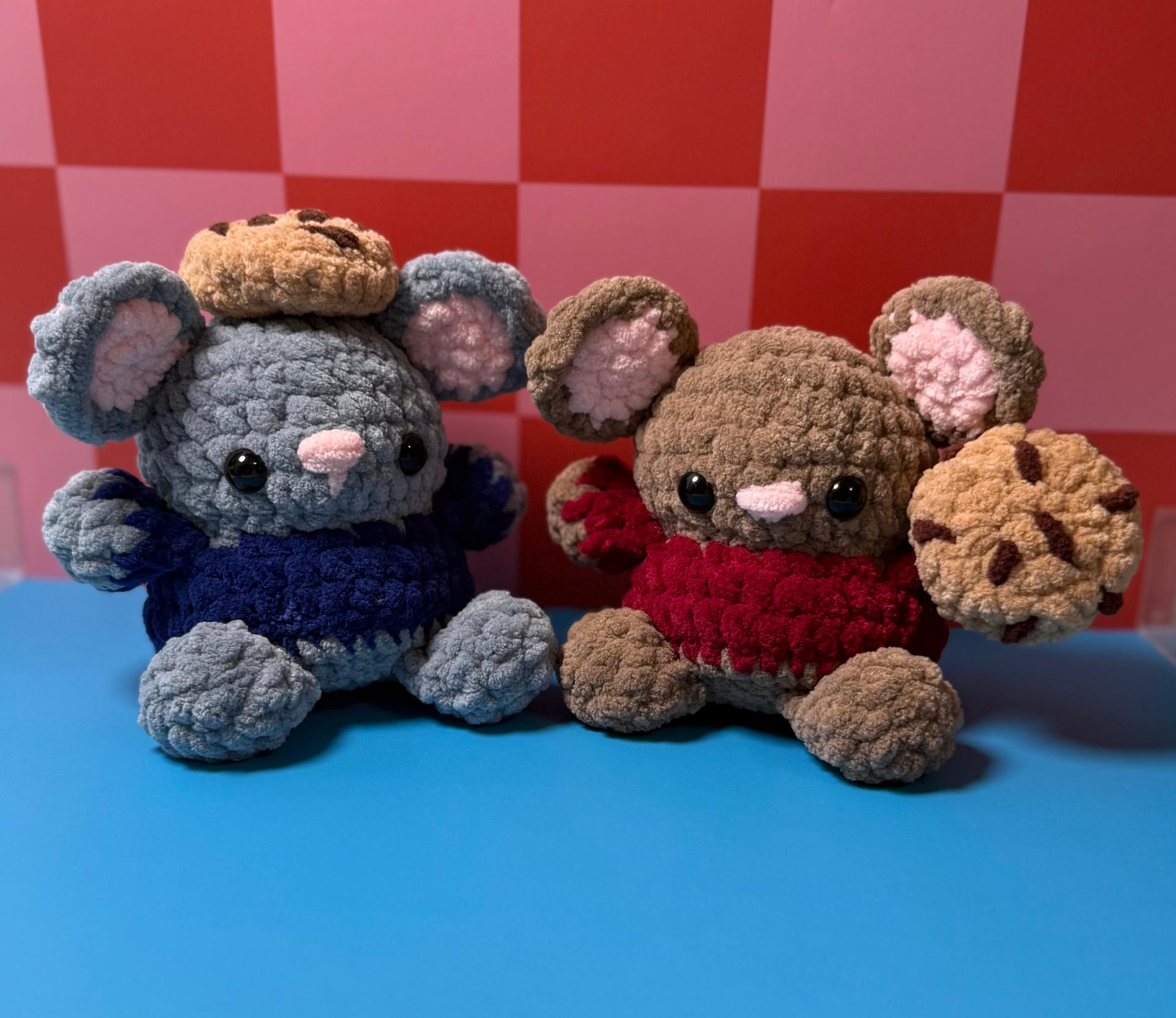 Chubby Mouse with a Cookie | Crochet Pattern | Low-sew thumbnail 10