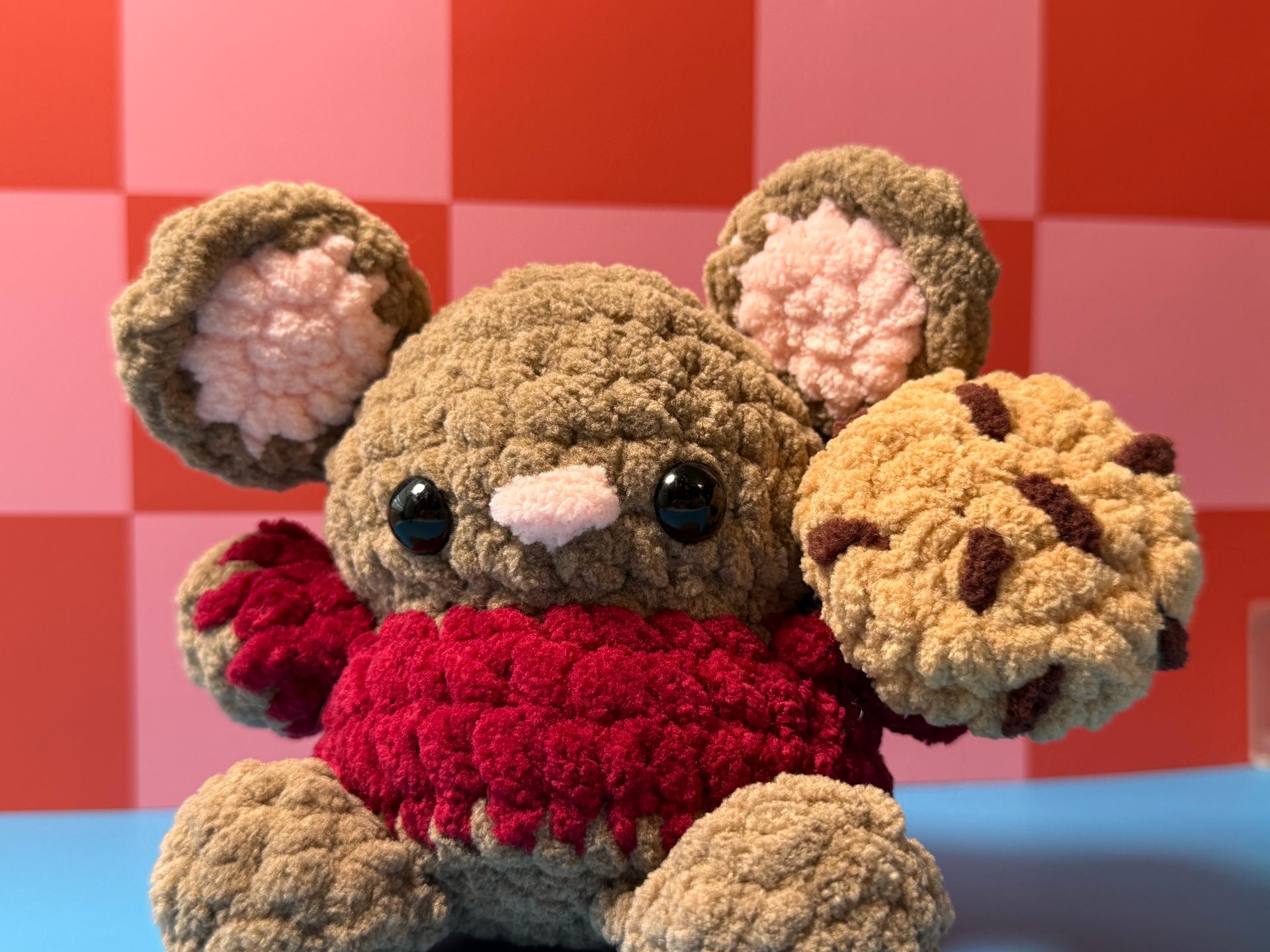 Chubby Mouse with a Cookie | Crochet Pattern | Low-sew thumbnail 8