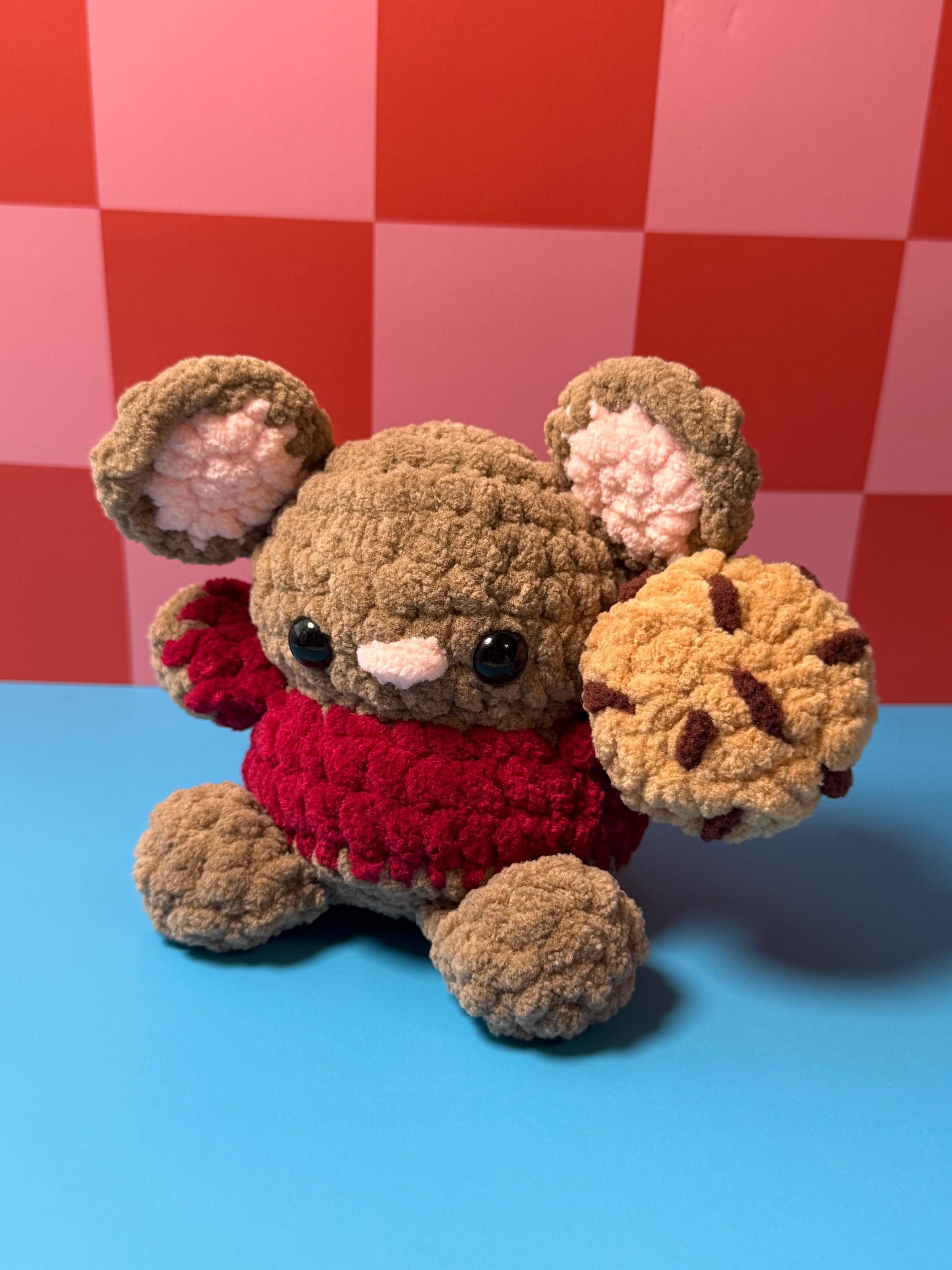 Chubby Mouse with a Cookie | Crochet Pattern | Low-sew thumbnail 9