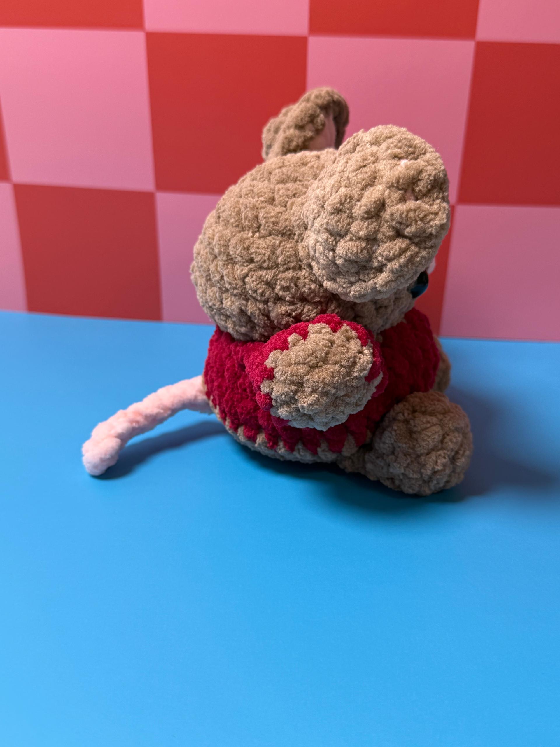 Chubby Mouse with a Cookie | Crochet Pattern | Low-sew thumbnail 7