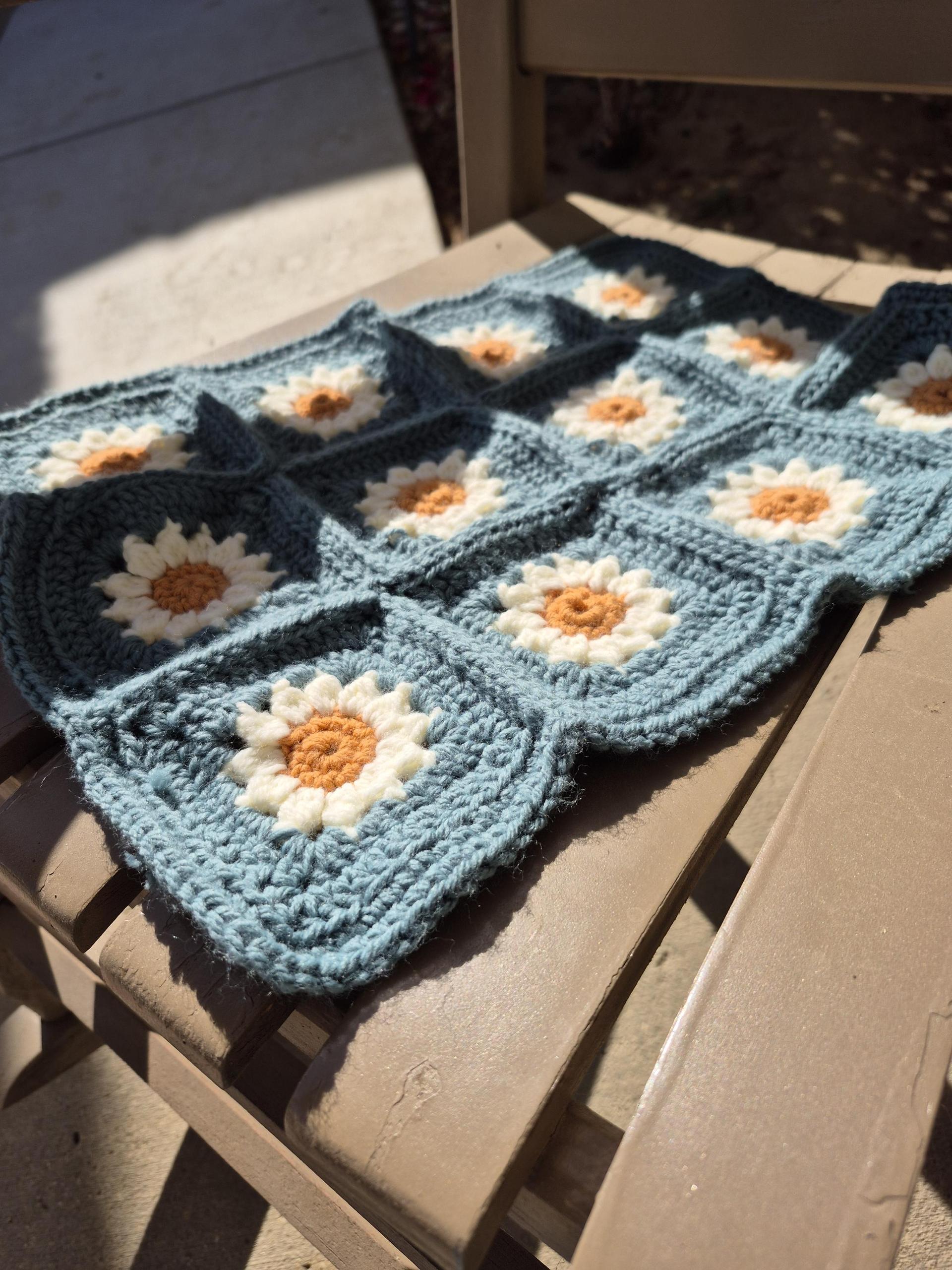 Crochet Daisy Granny Square Blanket and Beanie Set, Pink & Sage thumbnail 7