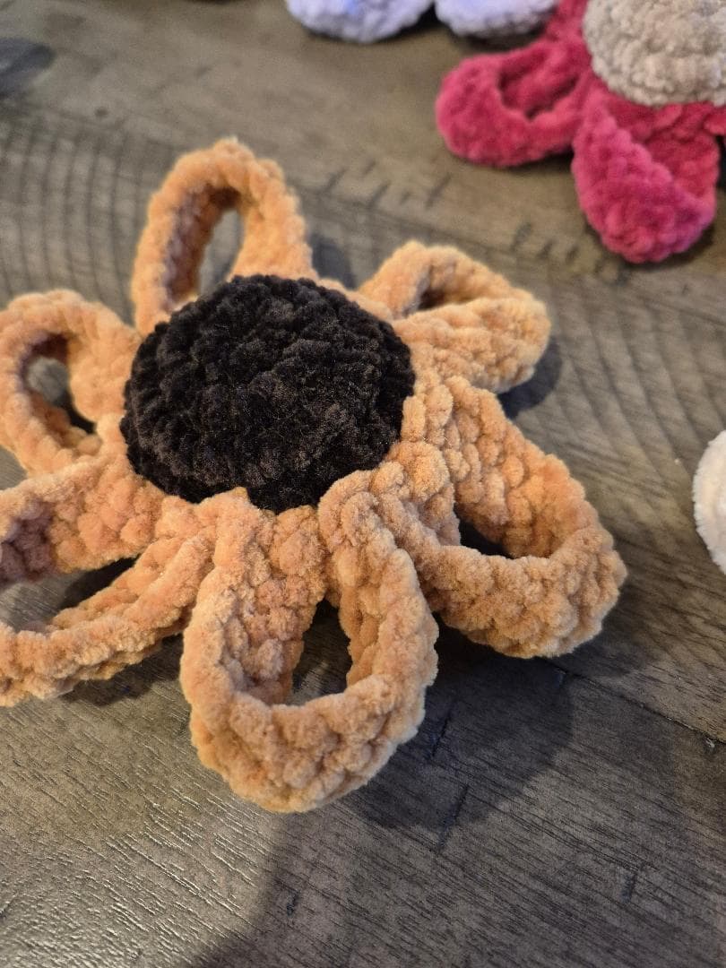 Crochet Flower Fidget Toy: Calming Sensory Toy thumbnail 5