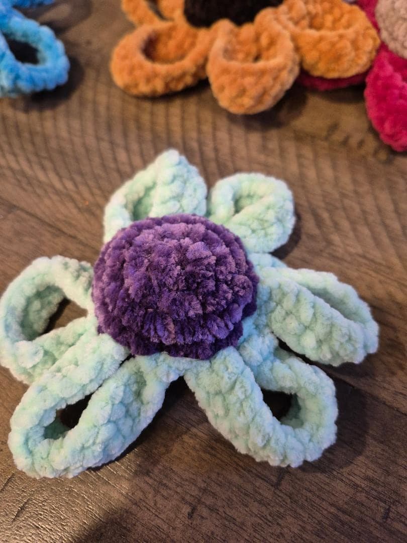 Crochet Flower Fidget Toy: Calming Sensory Toy thumbnail 2