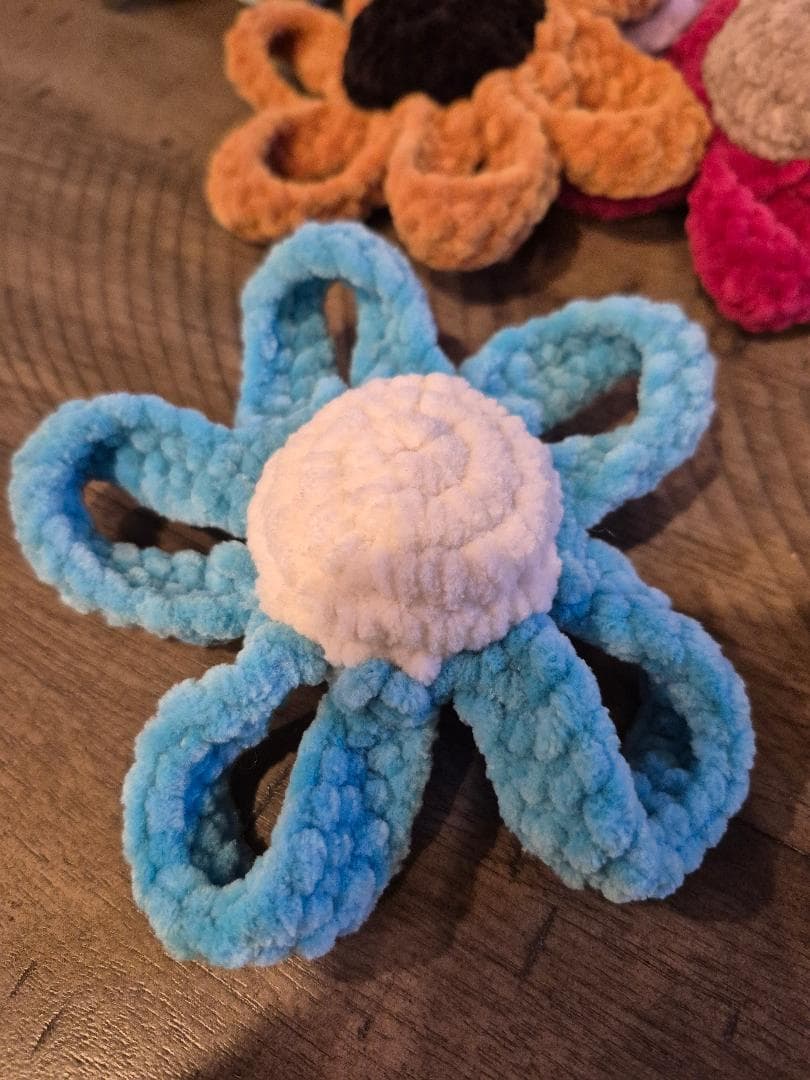 Crochet Flower Fidget Toy: Calming Sensory Toy thumbnail 4