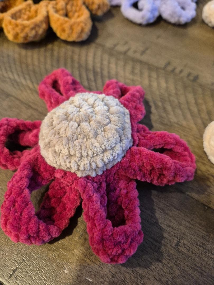 Crochet Flower Fidget Toy: Calming Sensory Toy thumbnail 3