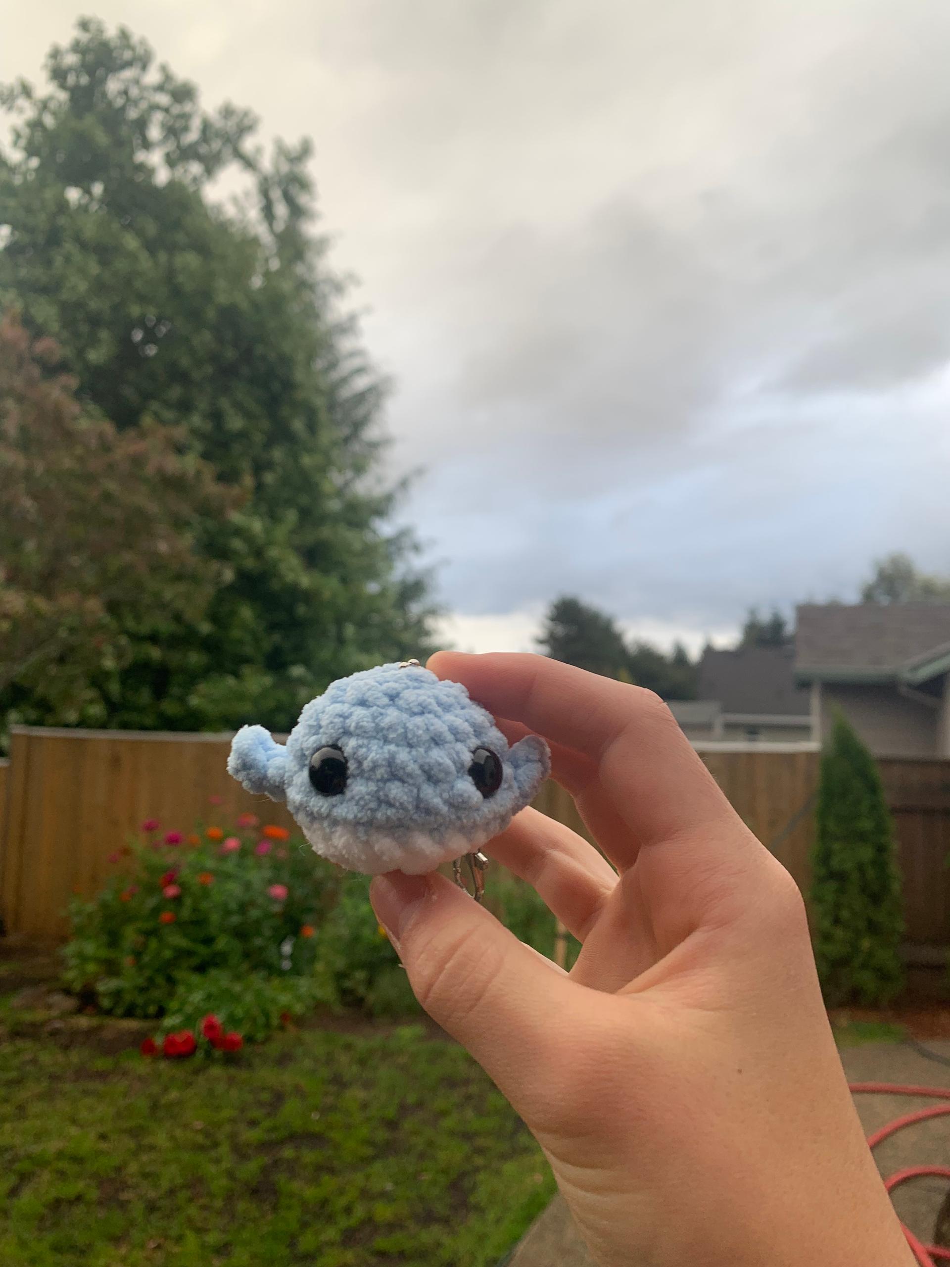 Mini whale keychain thumbnail 3