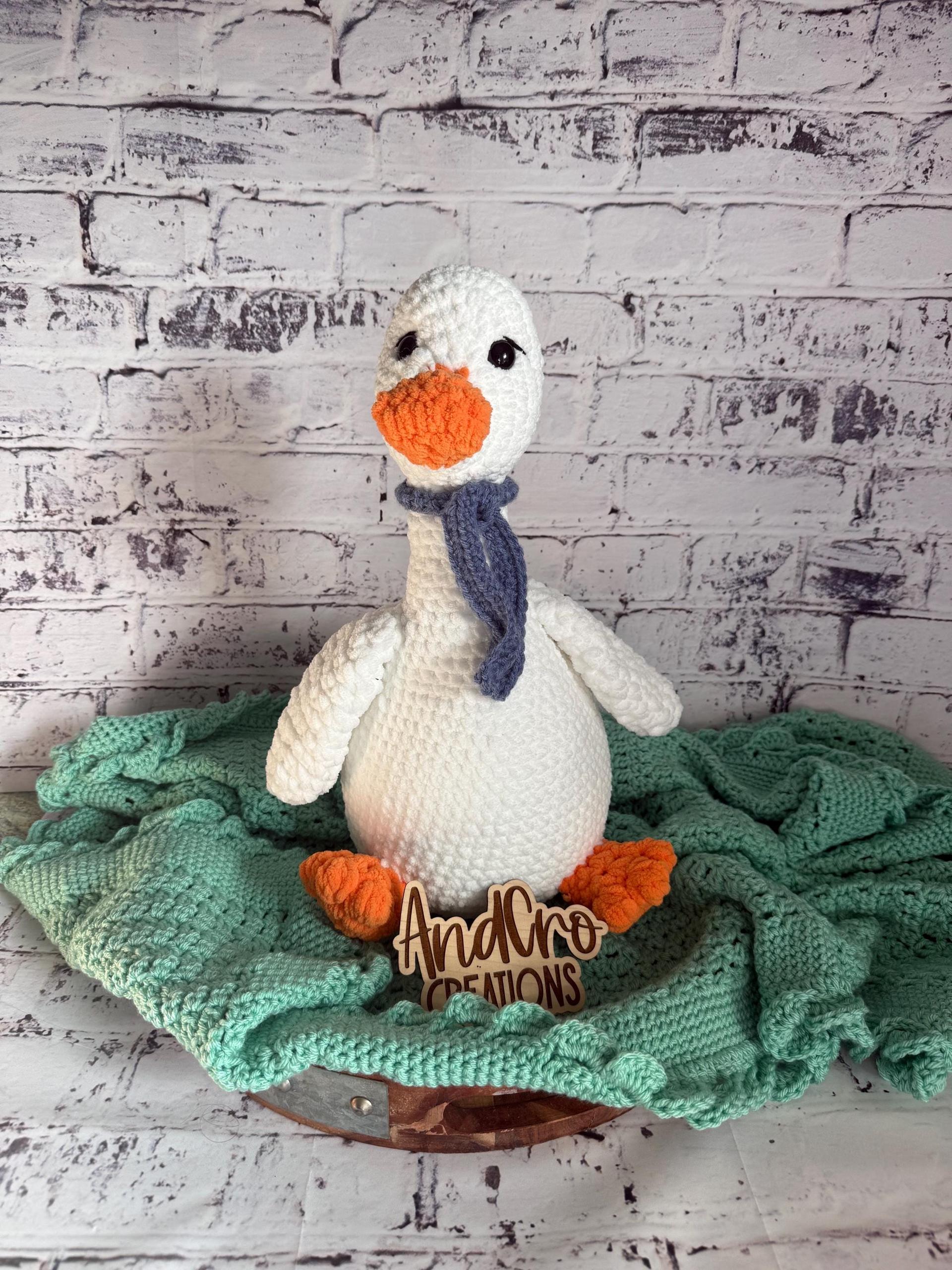 Crochet Porch Goose thumbnail 2