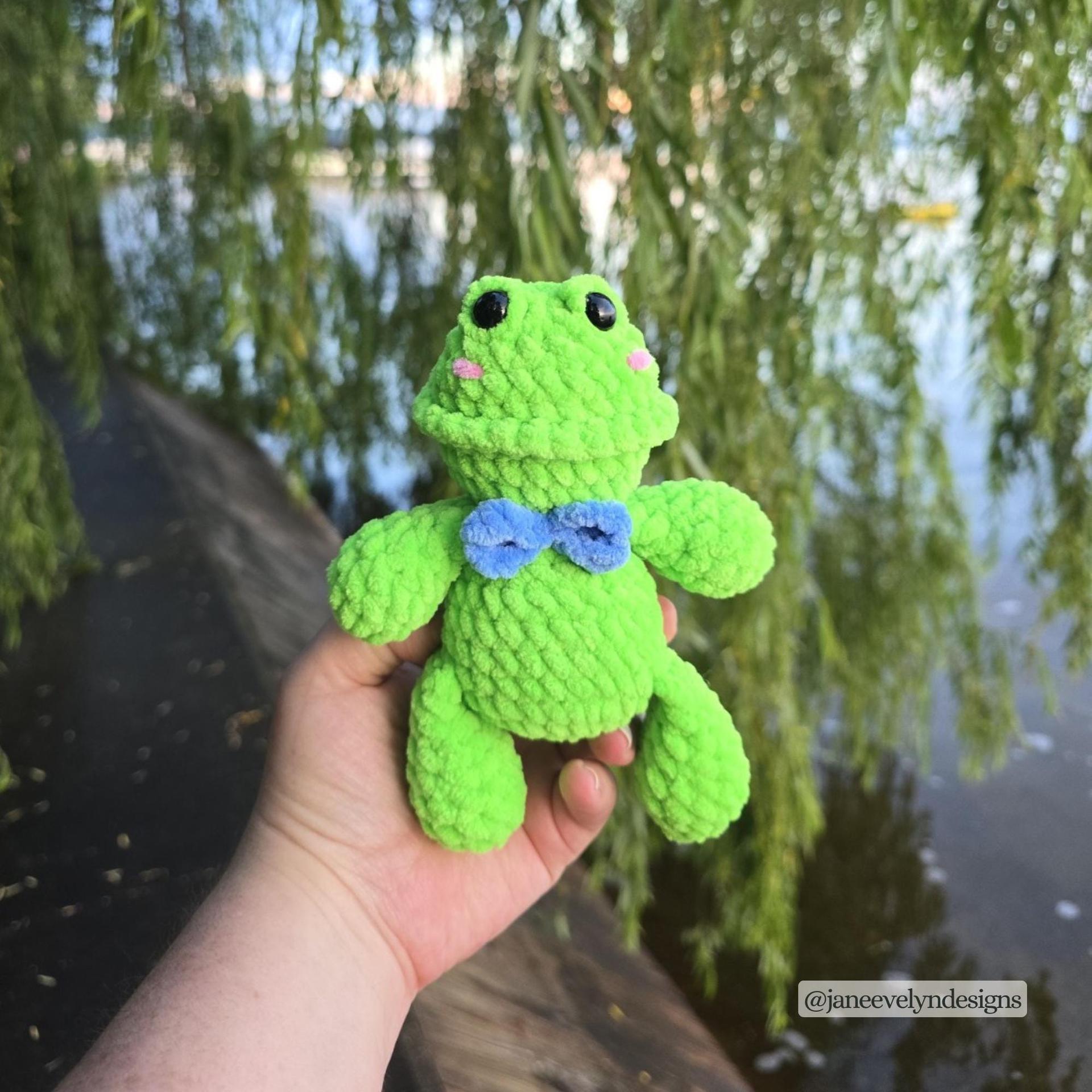 Oliver the Frog Crochet Pattern thumbnail 4