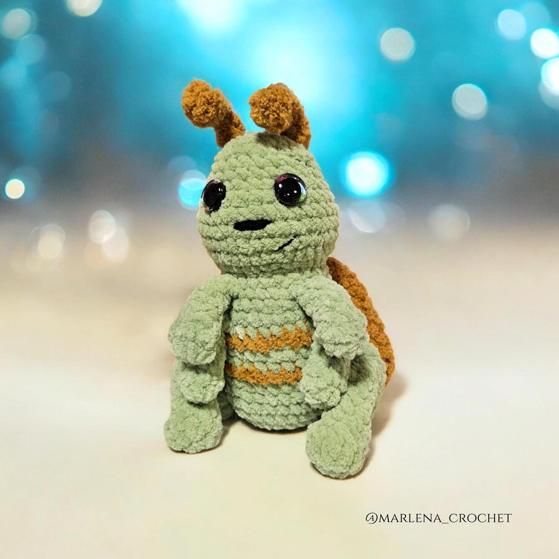 Gus the Grasshopper Crochet Pattern thumbnail 3