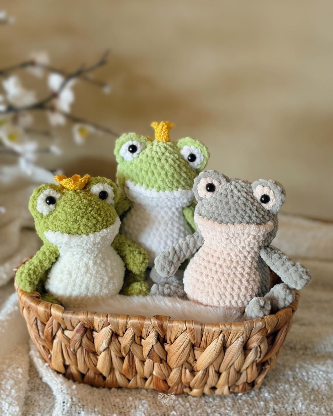 Frogbert the Frog Prince / low-sew crochet pattern thumbnail 7