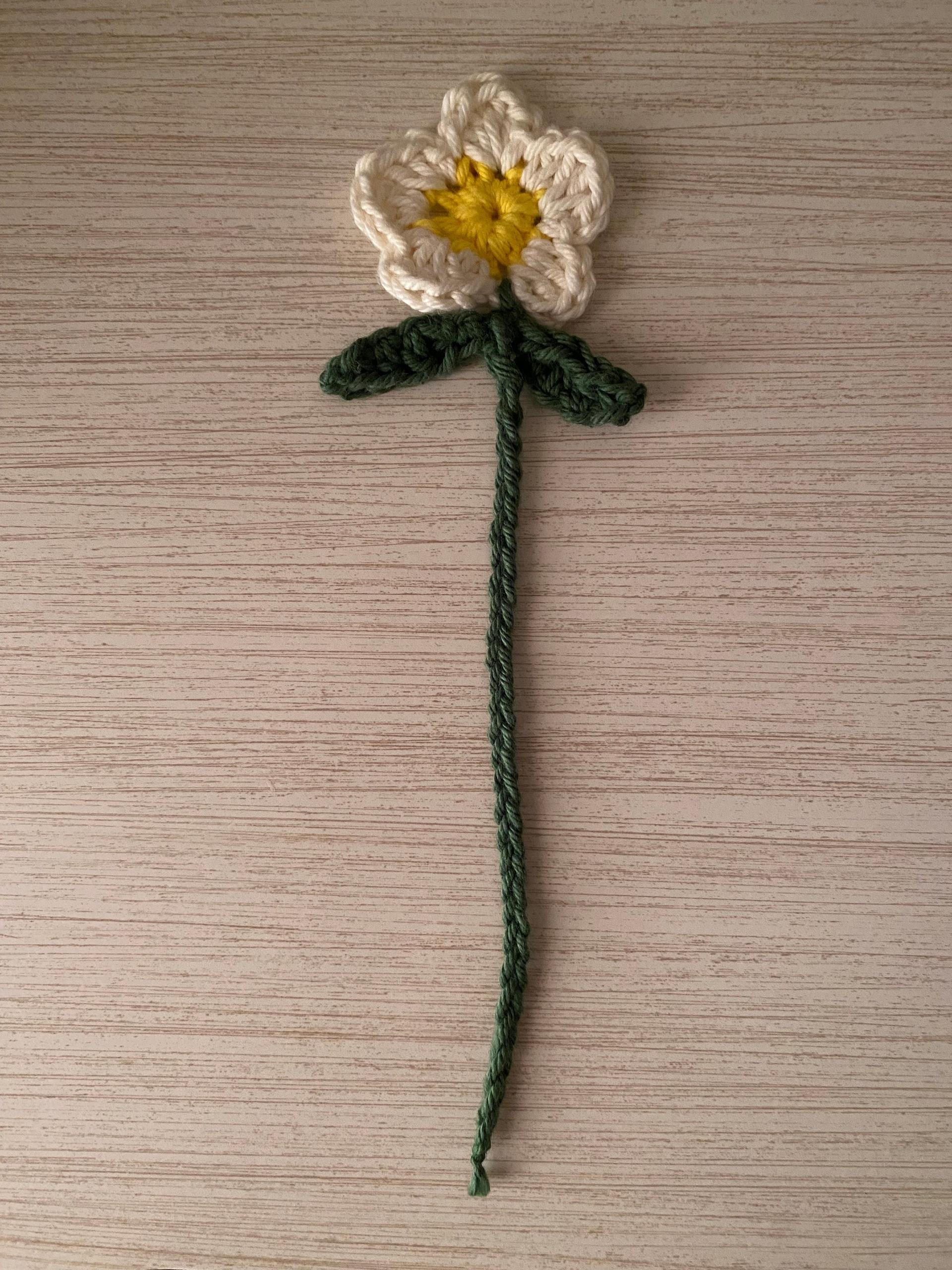 Crochet Daisy Bookmark: Handmade Booklover Gift, Gift for Flower Lovers, Gift for Book Lovers, April Birthday Gift, Daisy Birth Month Flower thumbnail 9