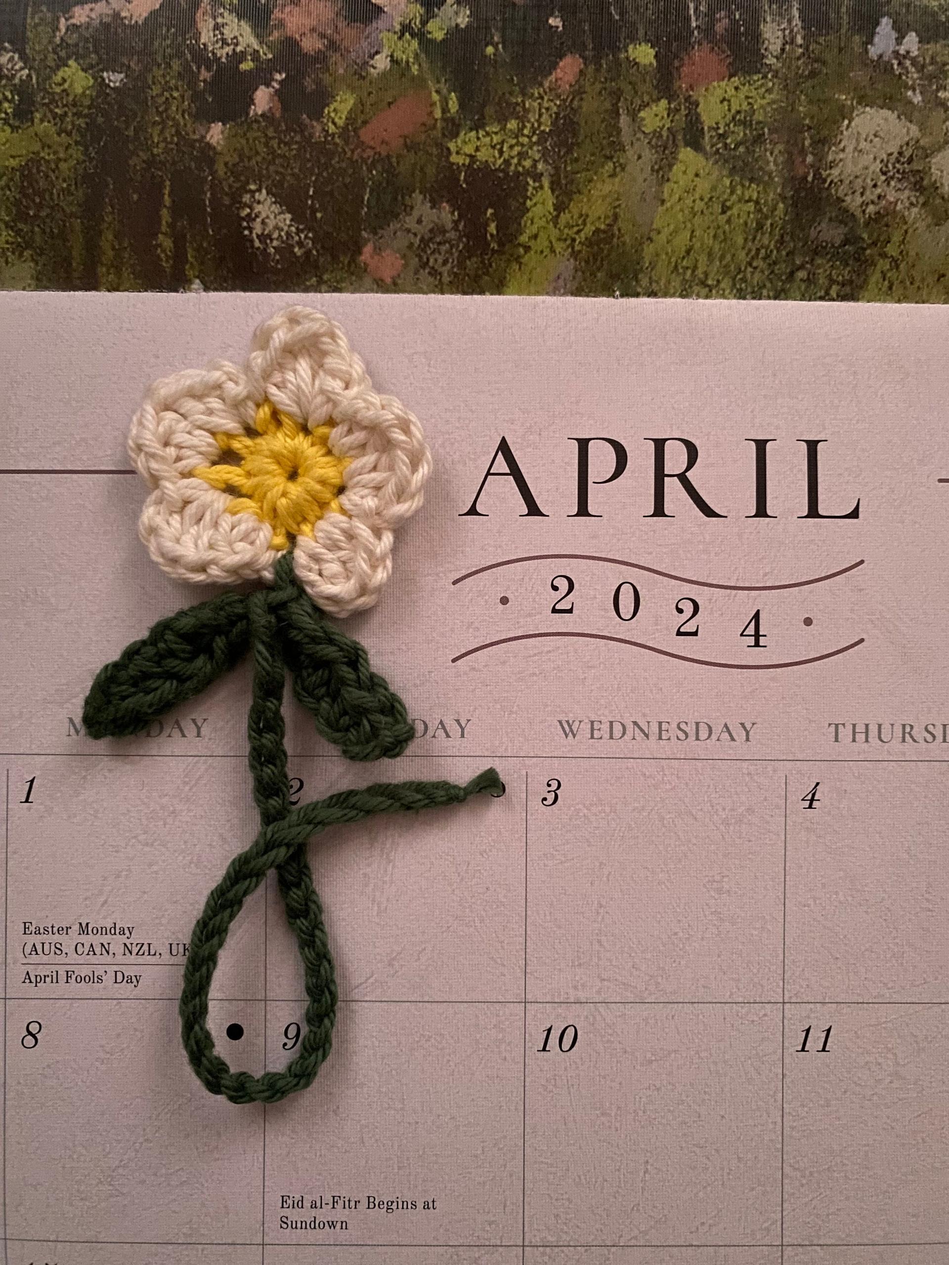 Crochet Daisy Bookmark: Handmade Booklover Gift, Gift for Flower Lovers, Gift for Book Lovers, April Birthday Gift, Daisy Birth Month Flower thumbnail 4