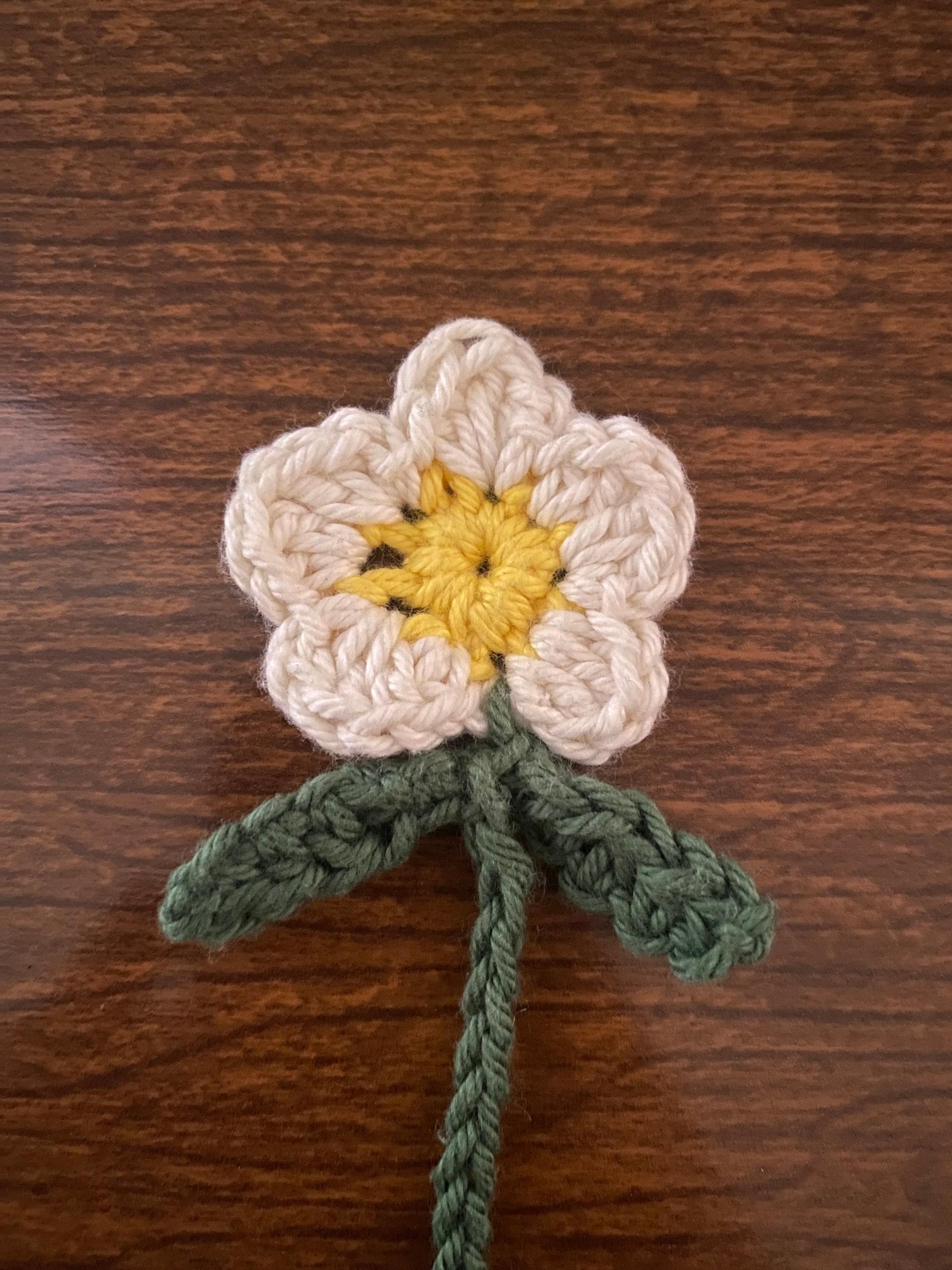 Crochet Daisy Bookmark: Handmade Booklover Gift, Gift for Flower Lovers, Gift for Book Lovers, April Birthday Gift, Daisy Birth Month Flower thumbnail 6