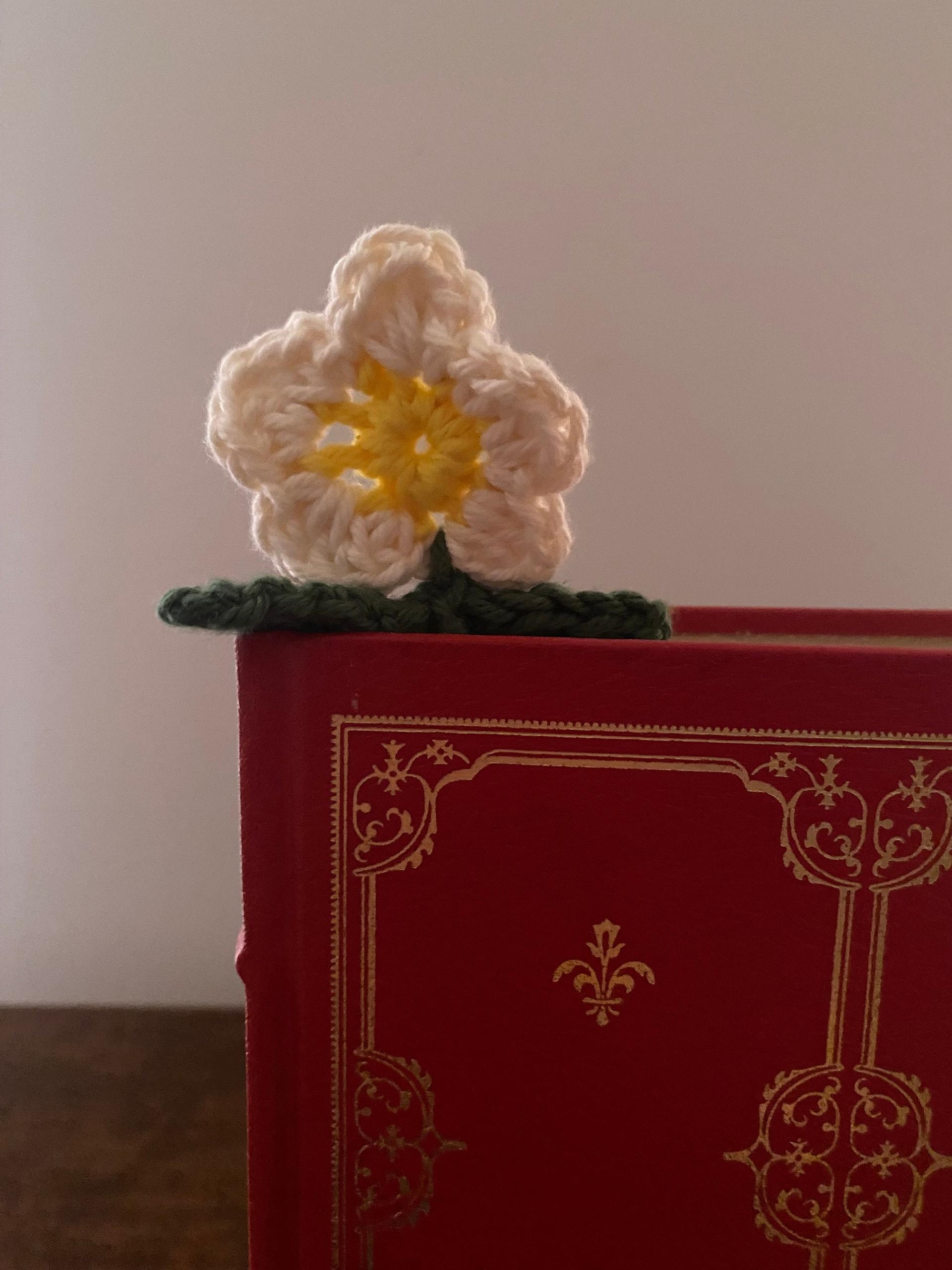 Crochet Daisy Bookmark: Handmade Booklover Gift, Gift for Flower Lovers, Gift for Book Lovers, April Birthday Gift, Daisy Birth Month Flower thumbnail 8