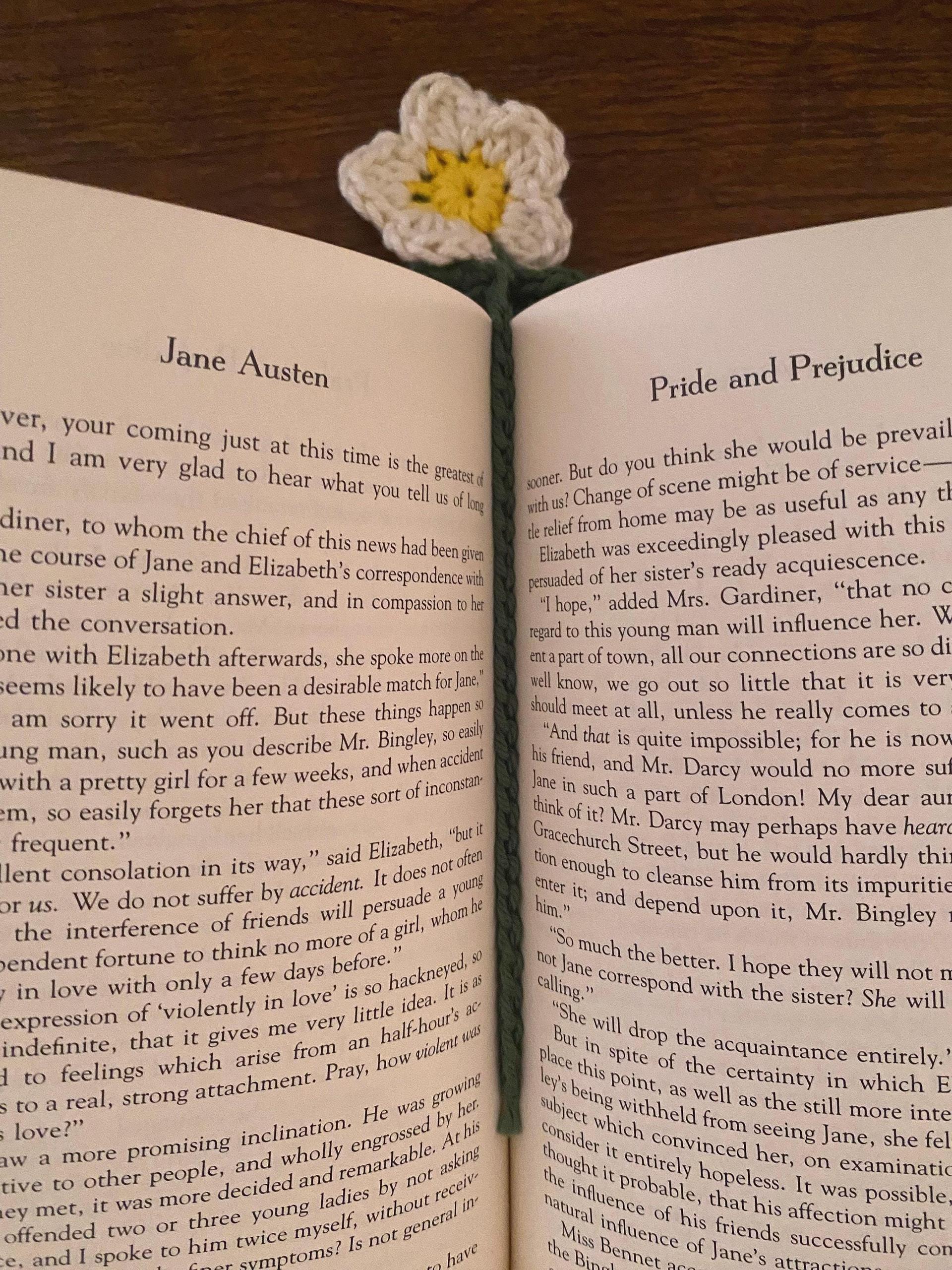 Crochet Daisy Bookmark: Handmade Booklover Gift, Gift for Flower Lovers, Gift for Book Lovers, April Birthday Gift, Daisy Birth Month Flower thumbnail 5