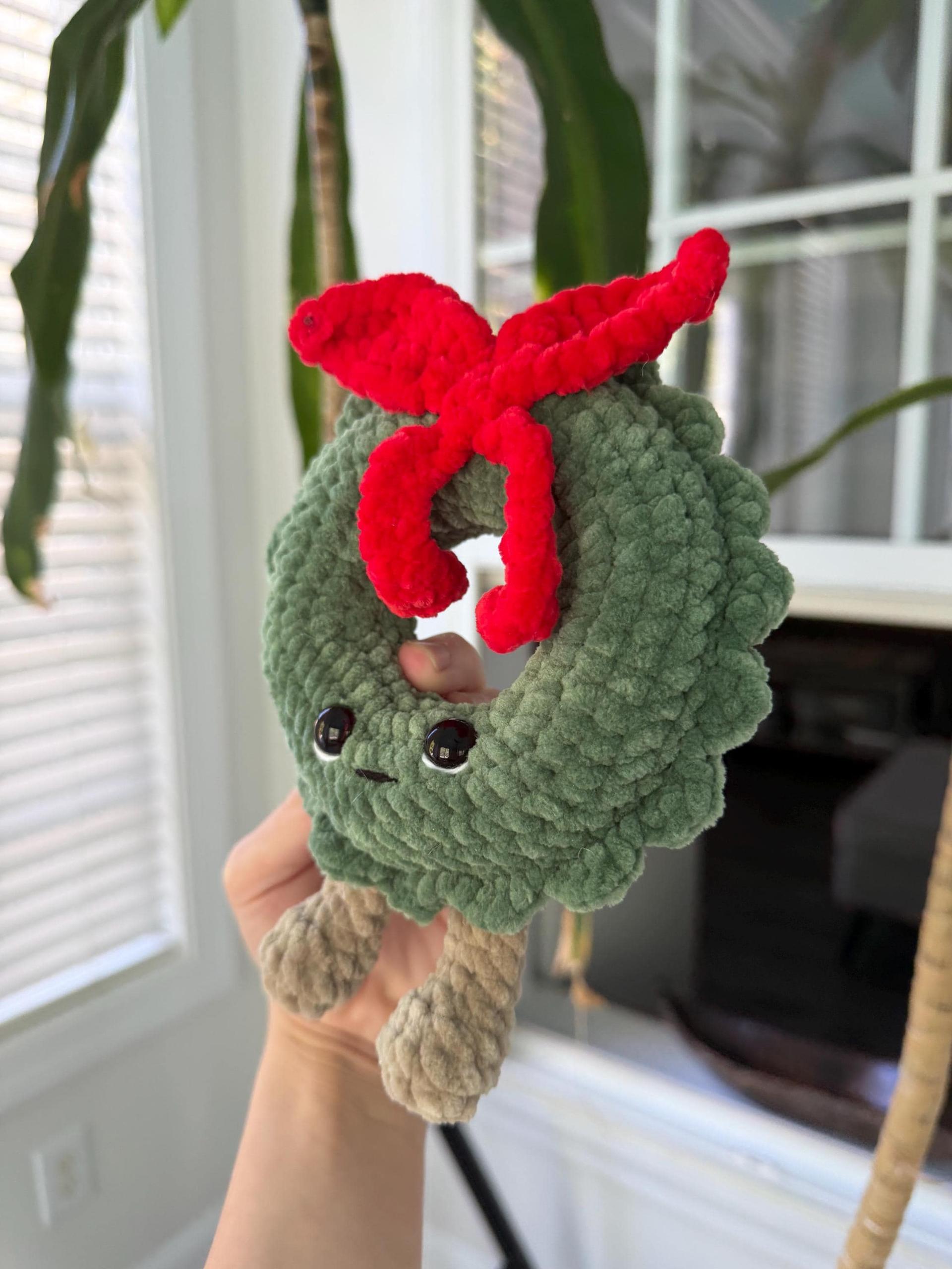Crocheted Christmas Wreath Plush thumbnail 6